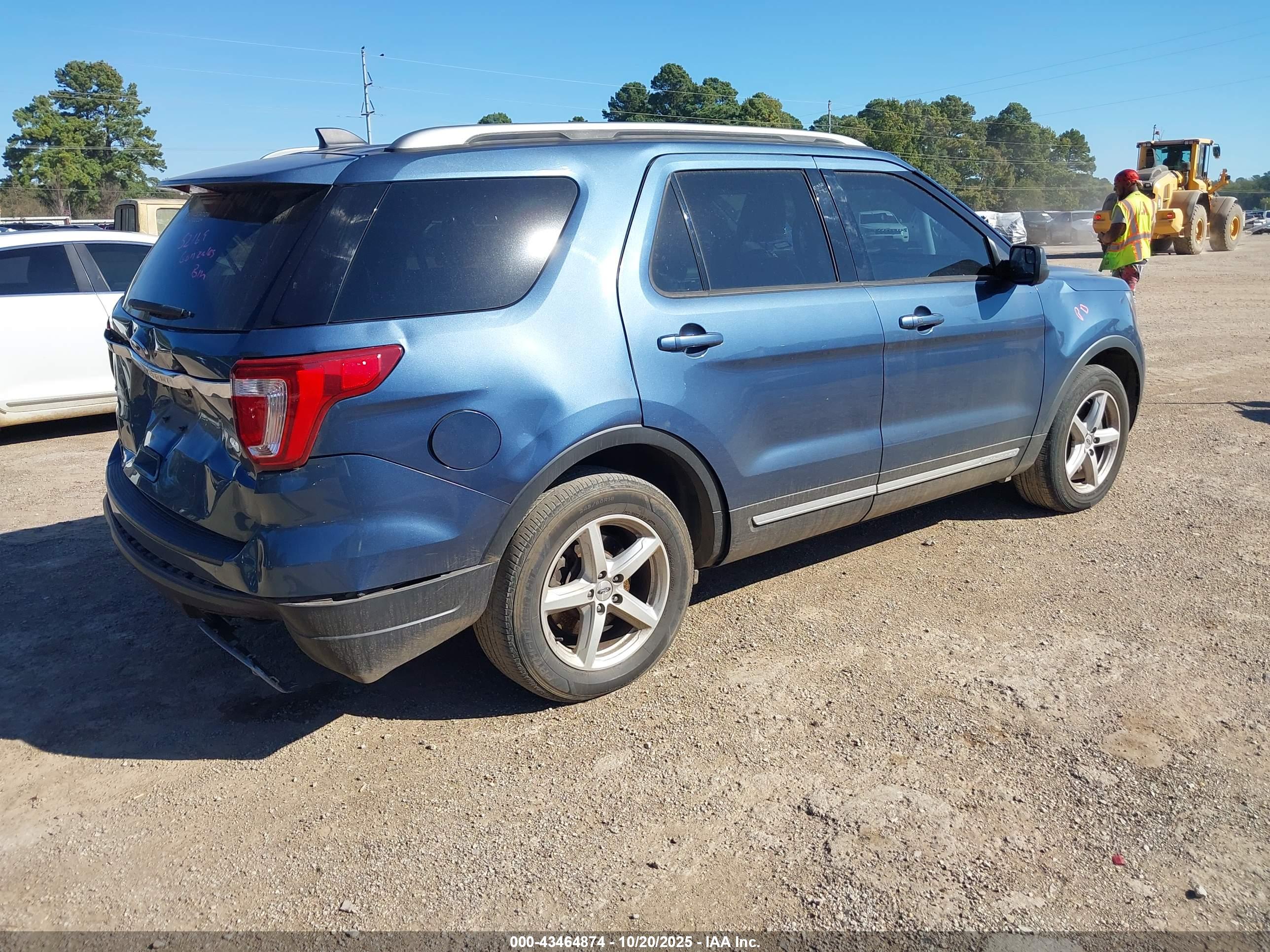 FORD EXPLORER image 4
