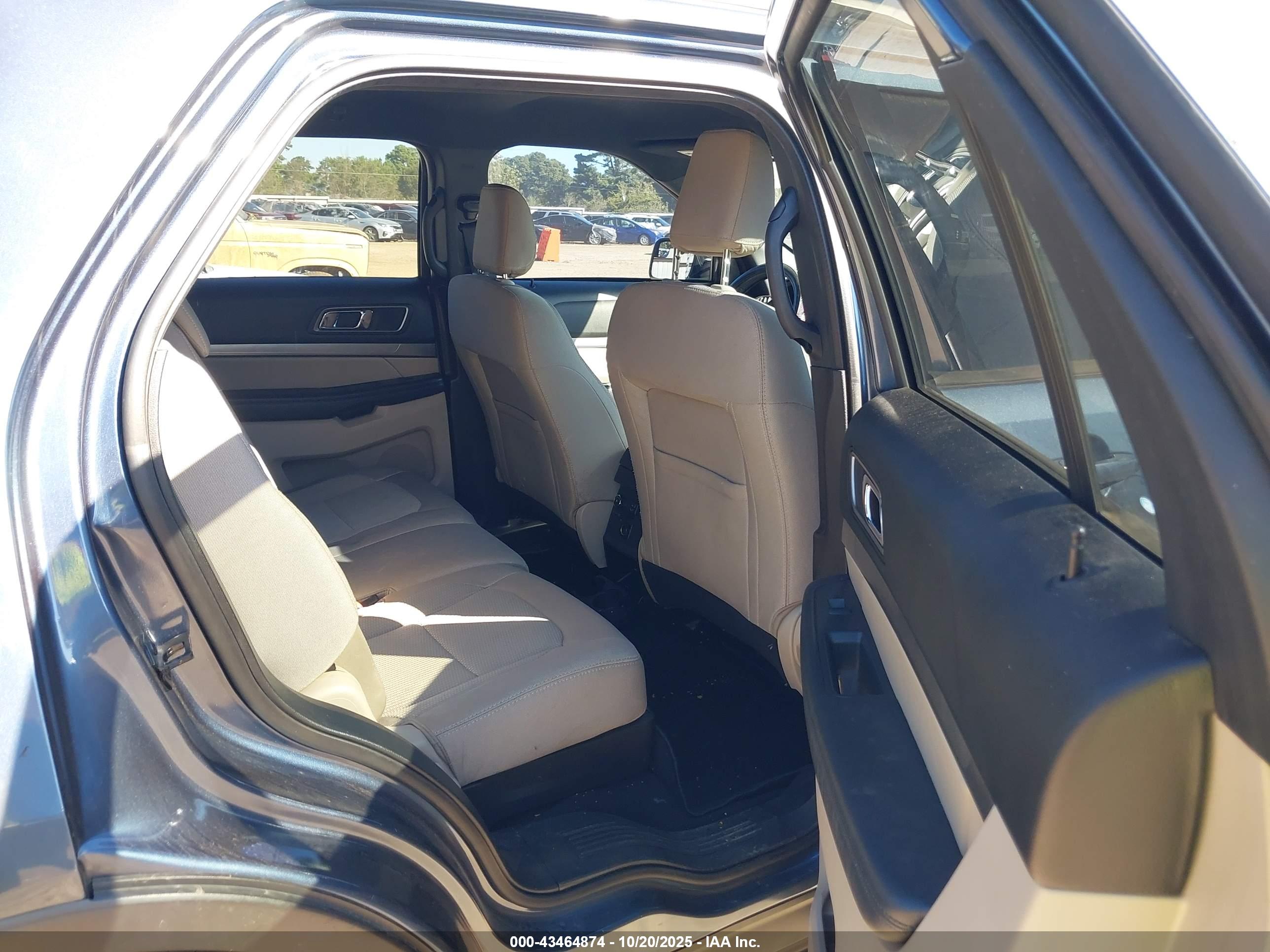 FORD EXPLORER image 8