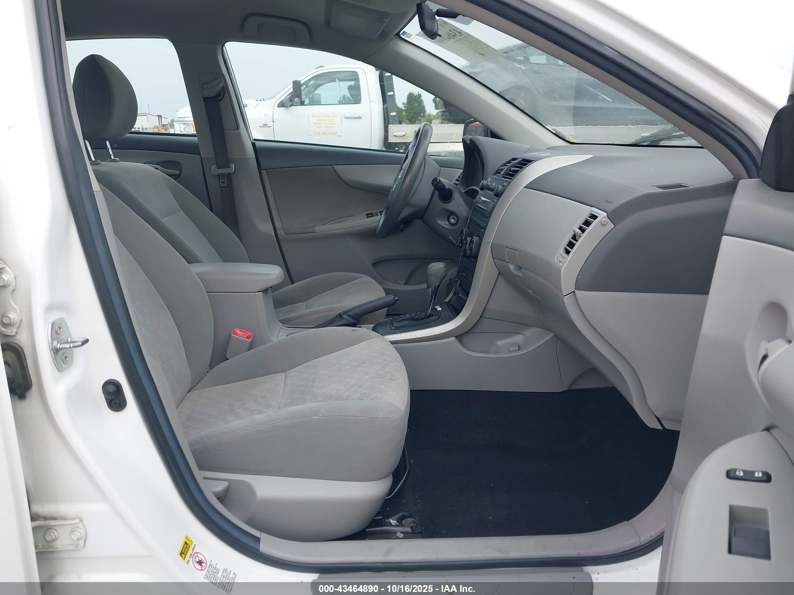 TOYOTA COROLLA image 5