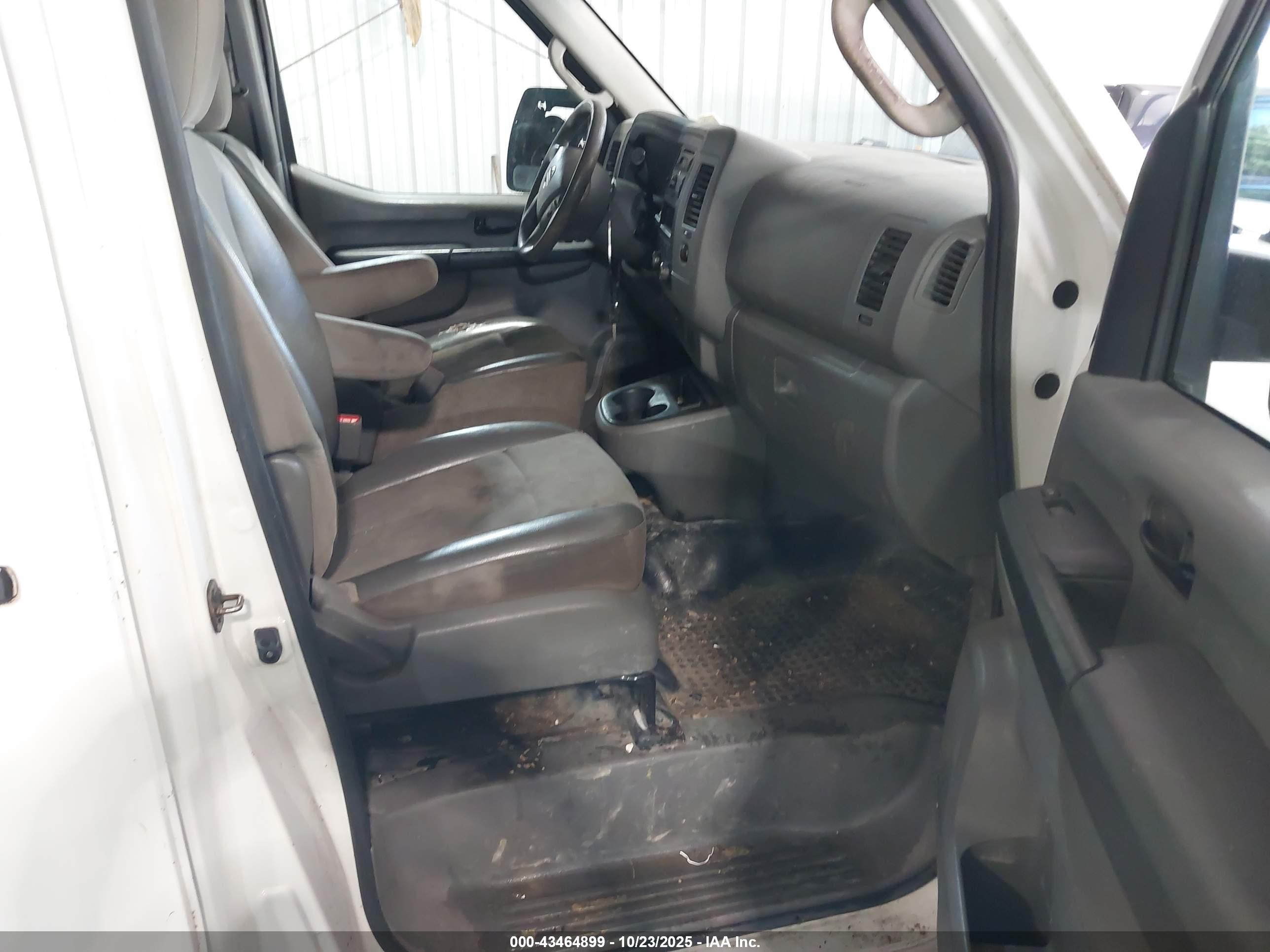 NISSAN NV image 5