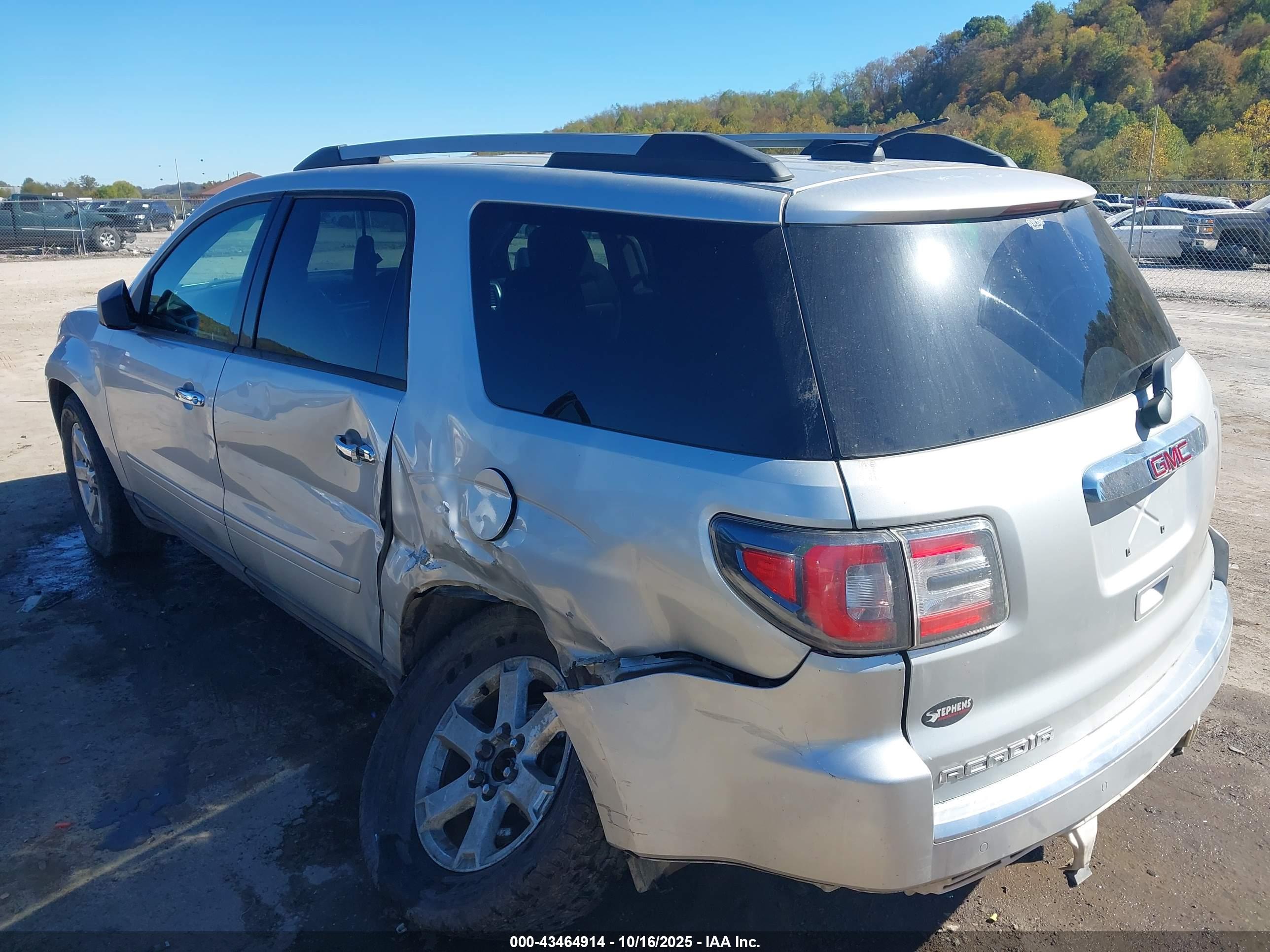 GMC ACADIA image 3