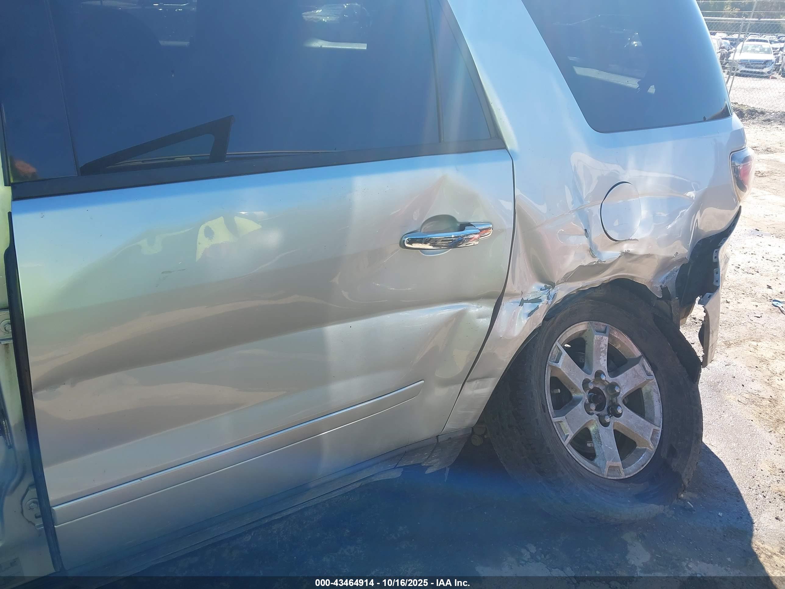 GMC ACADIA image 6