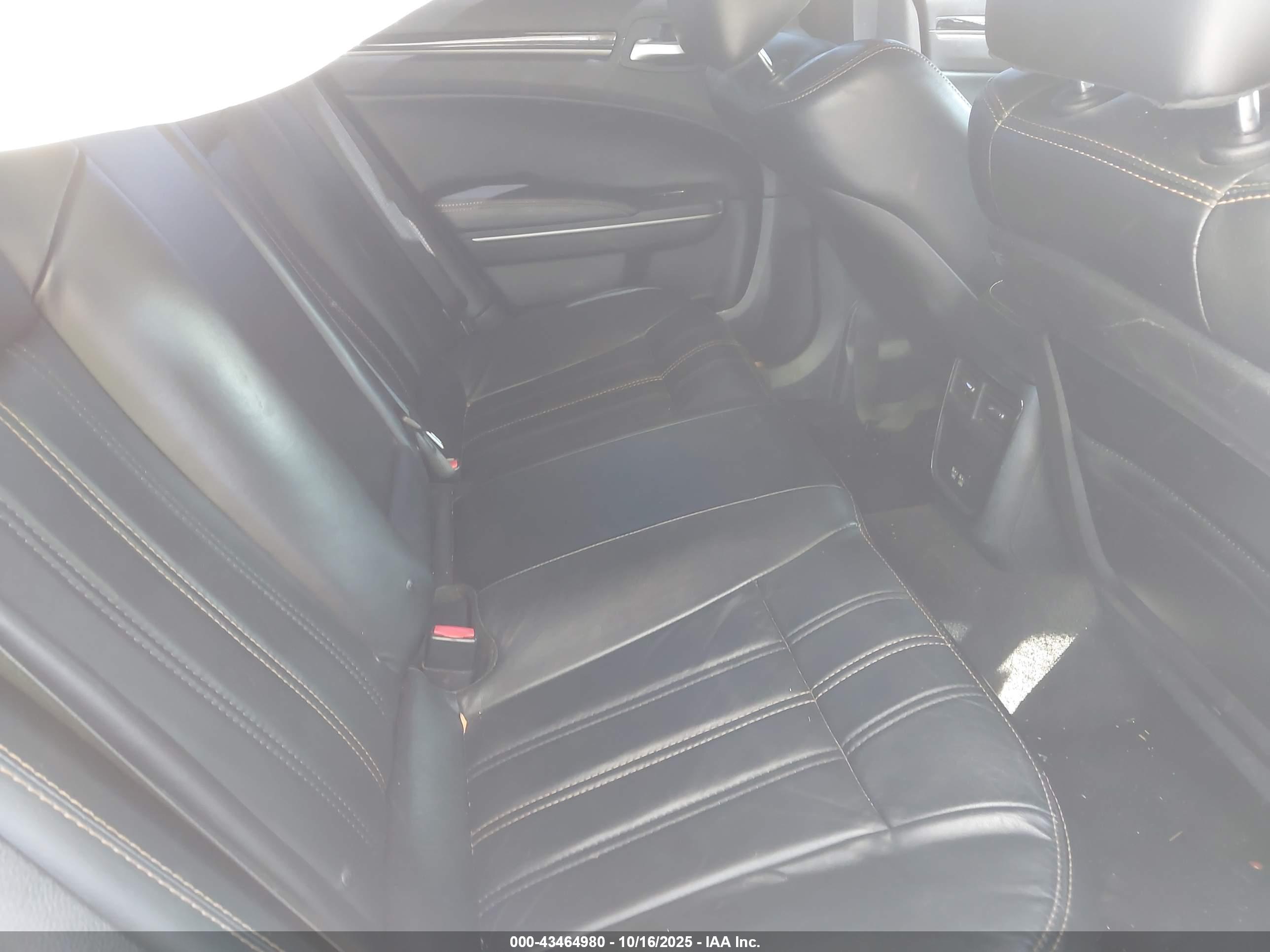 CHRYSLER 300 image 8