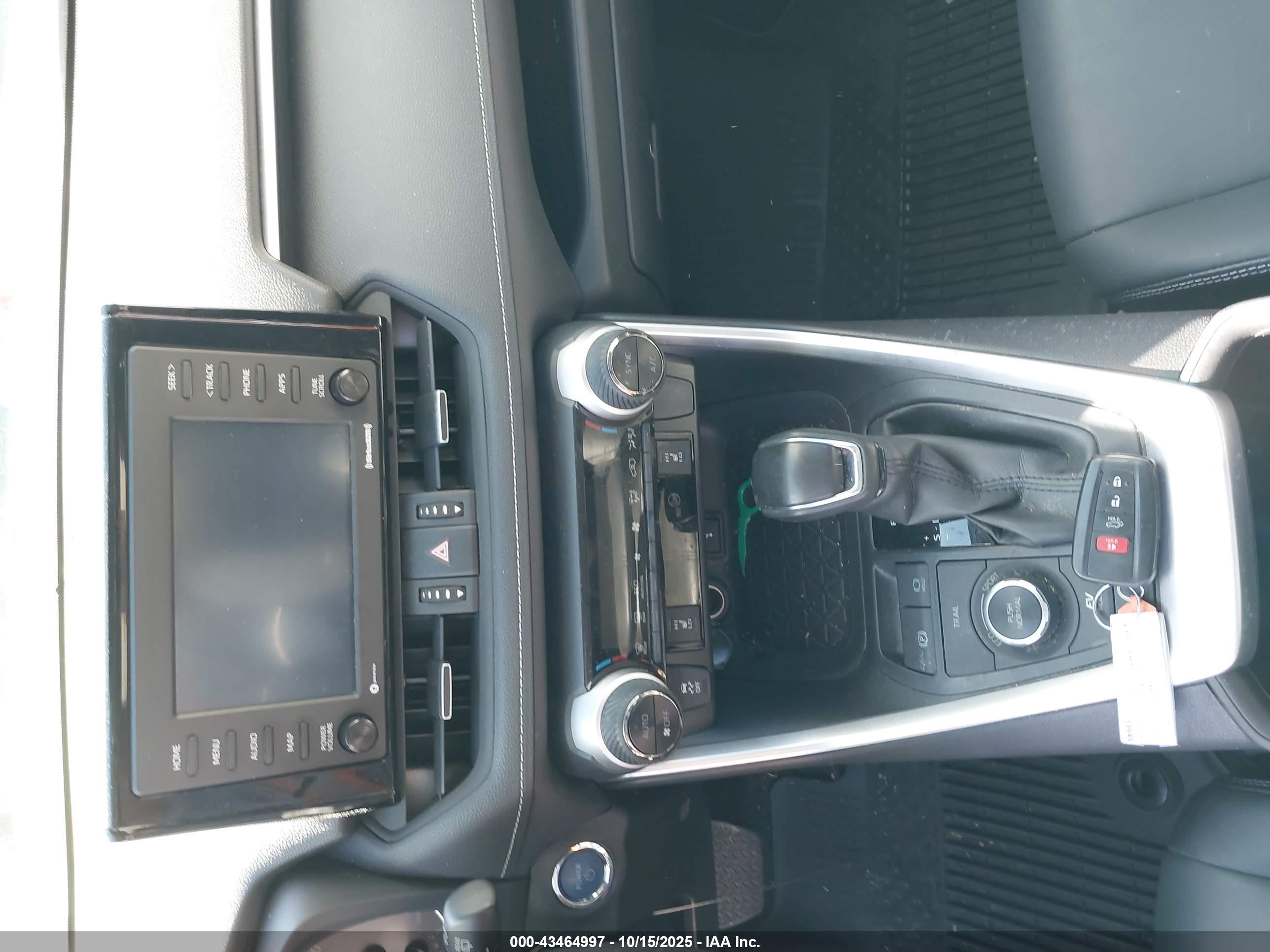 TOYOTA RAV4 image 11