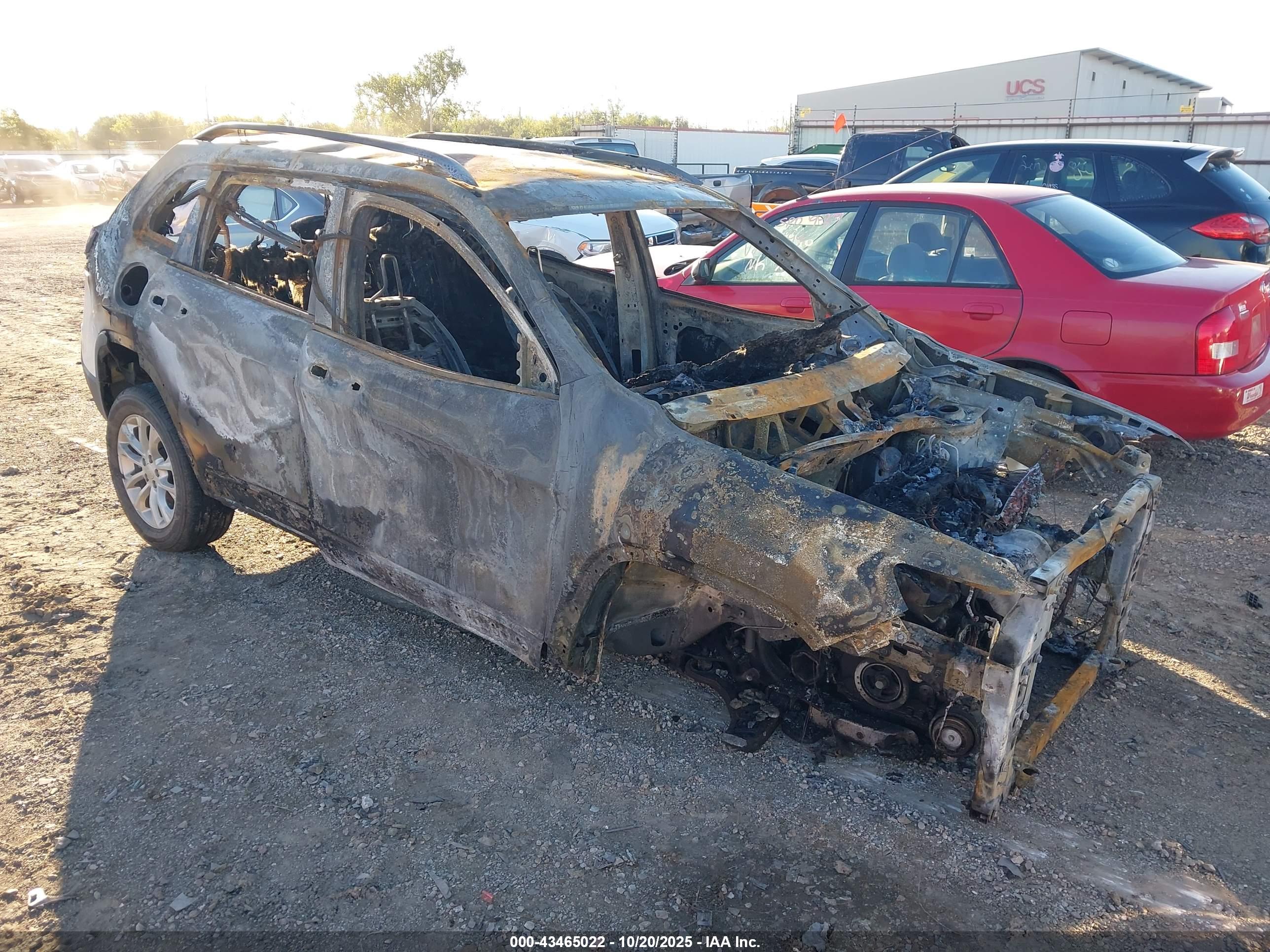 JEEP CHEROKEE image 6