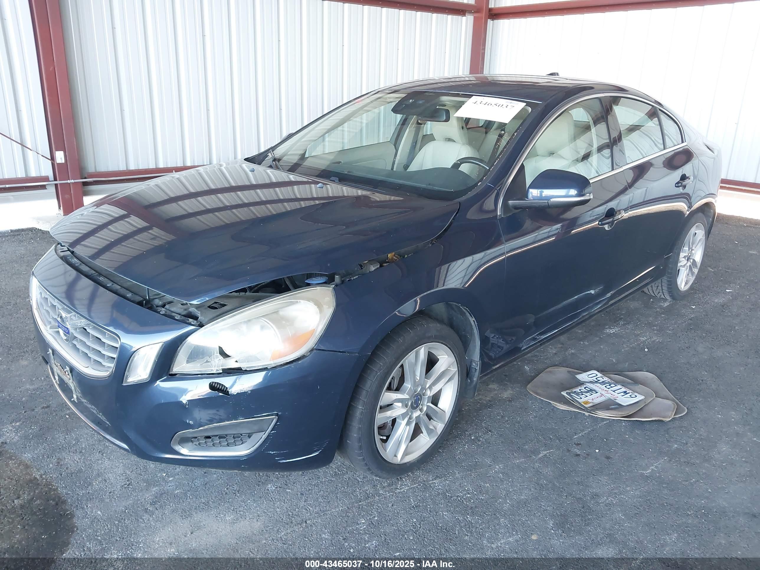 VOLVO S60 image 2
