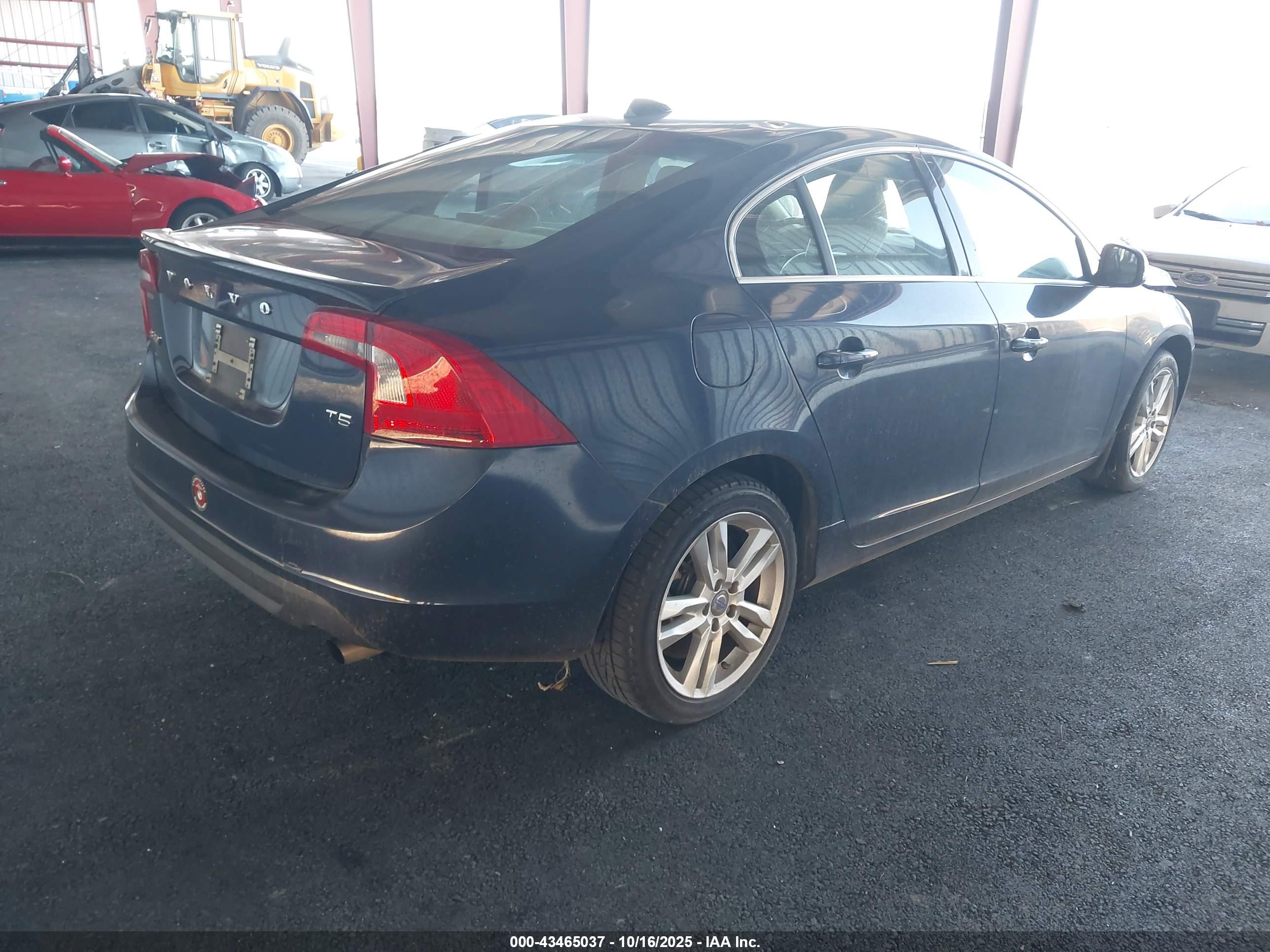 VOLVO S60 image 4