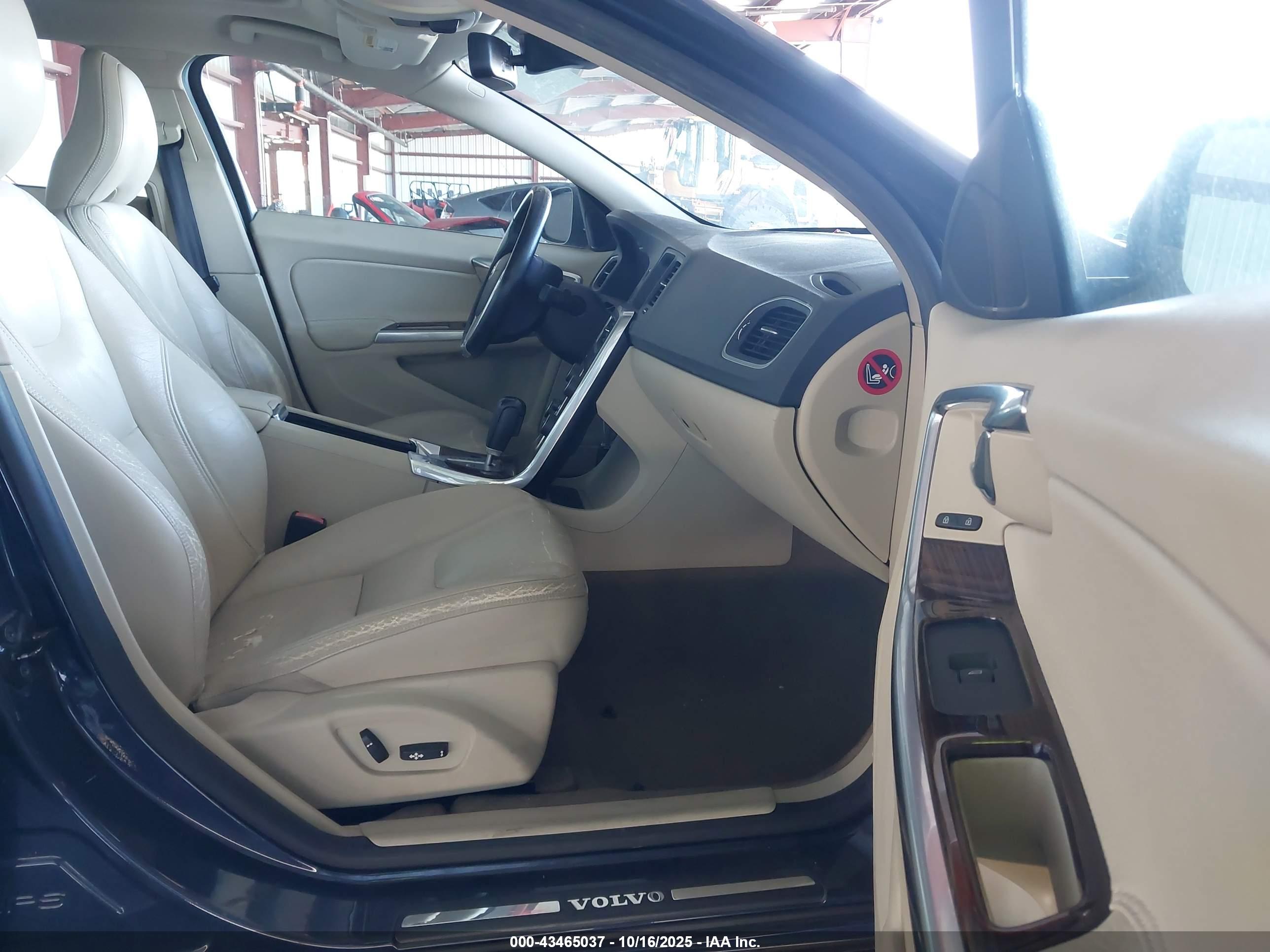 VOLVO S60 image 5