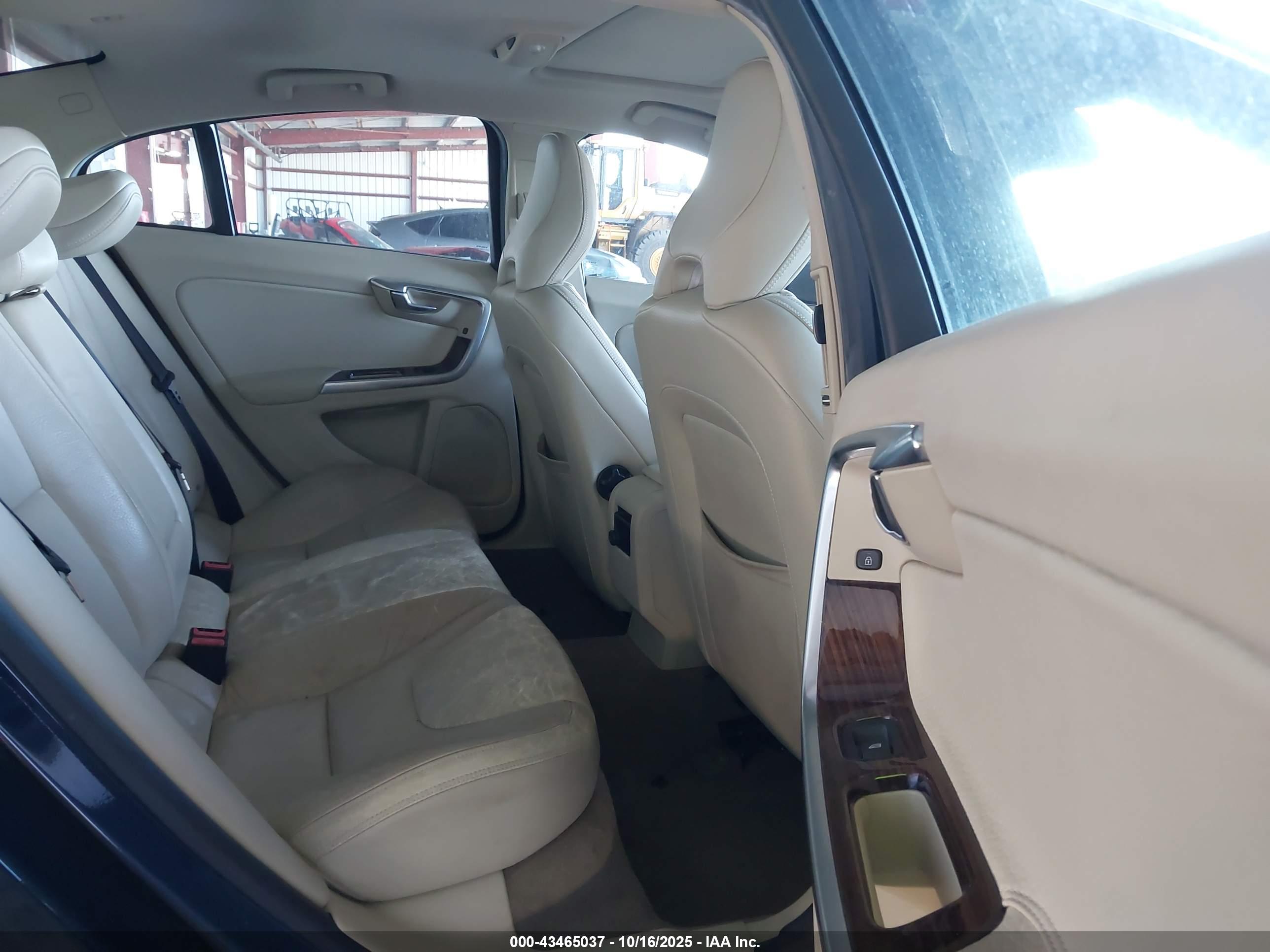 VOLVO S60 image 8