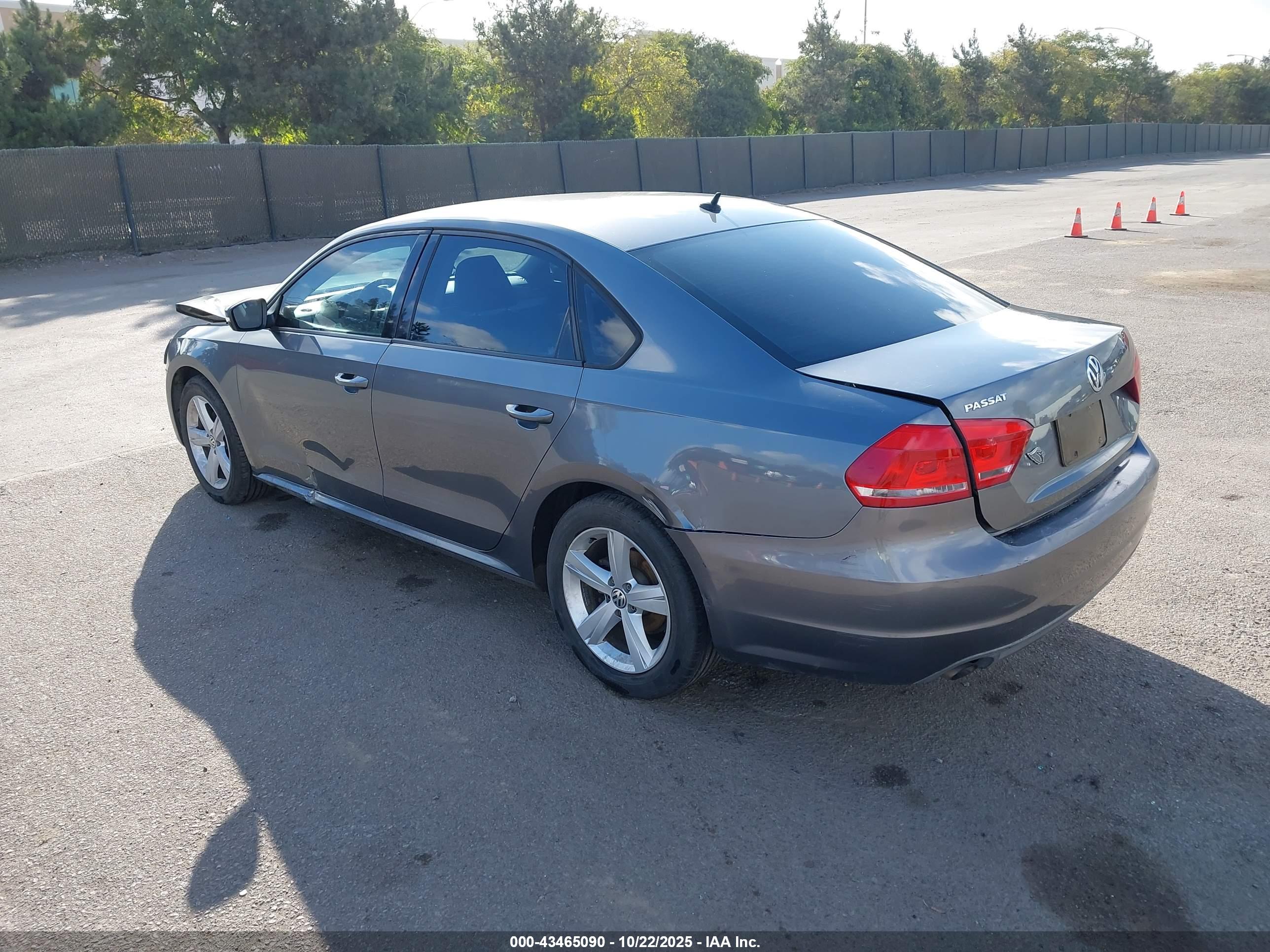 VOLKSWAGEN PASSAT image 3