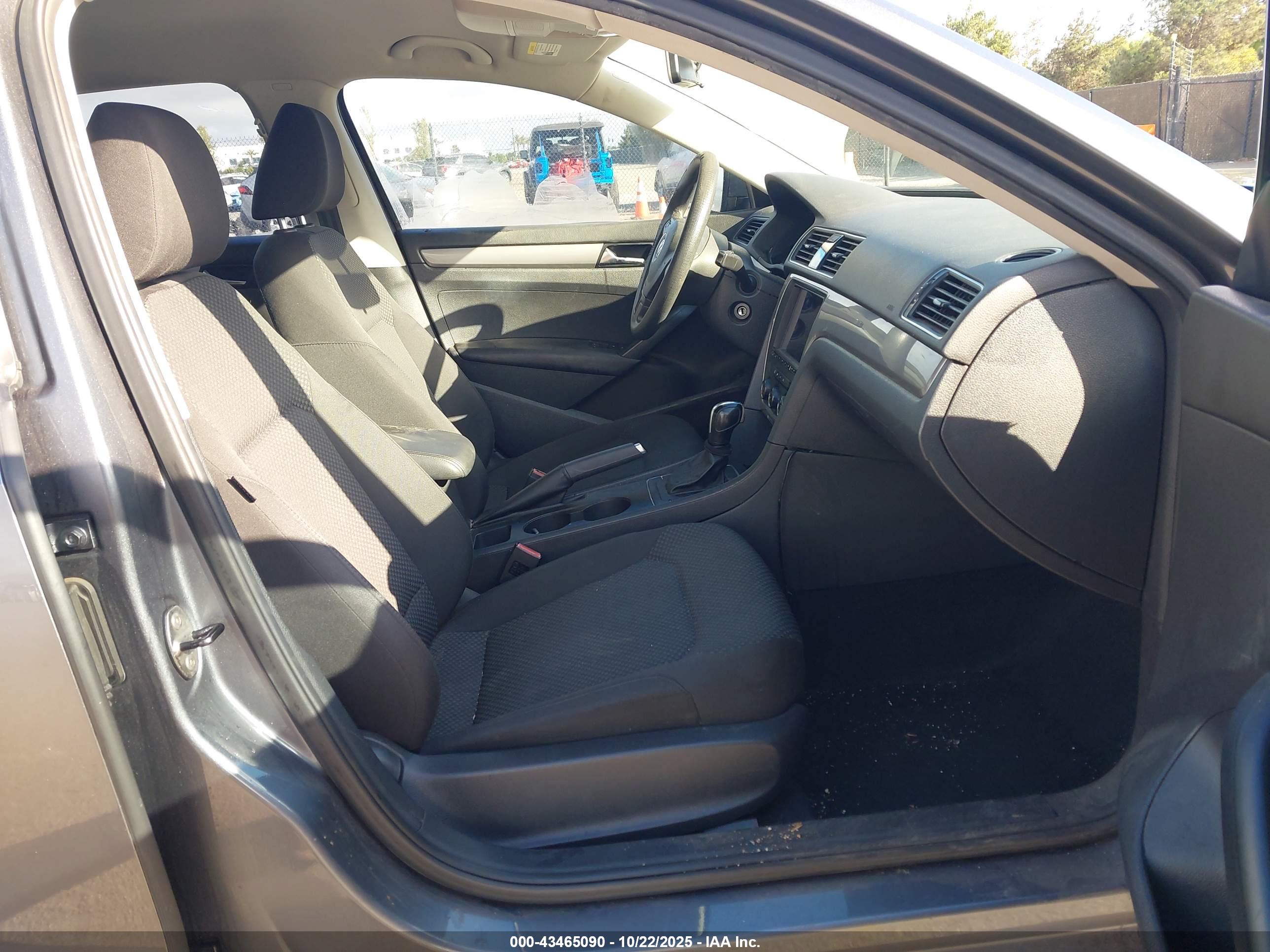 VOLKSWAGEN PASSAT image 5