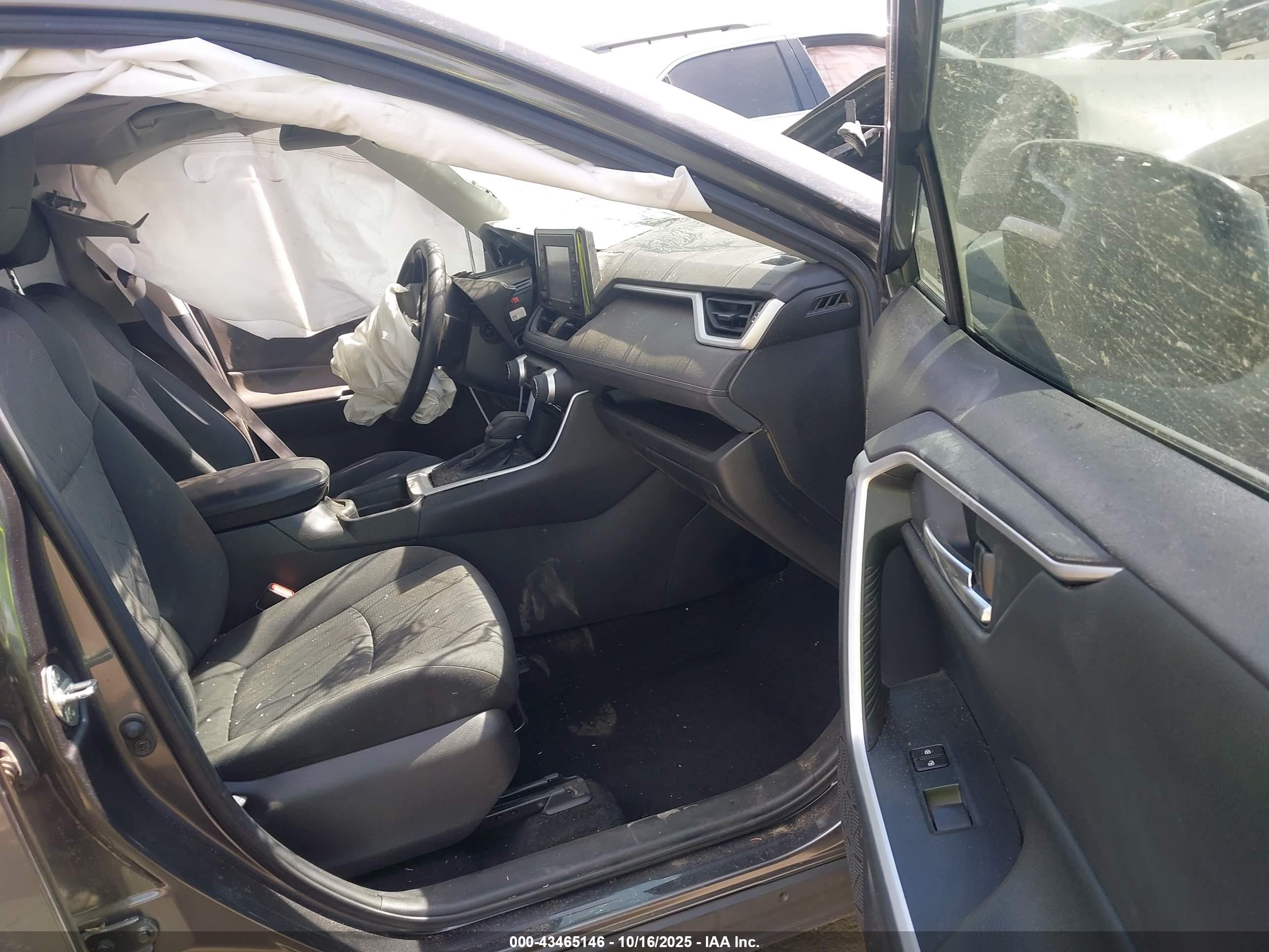 TOYOTA RAV4 image 5