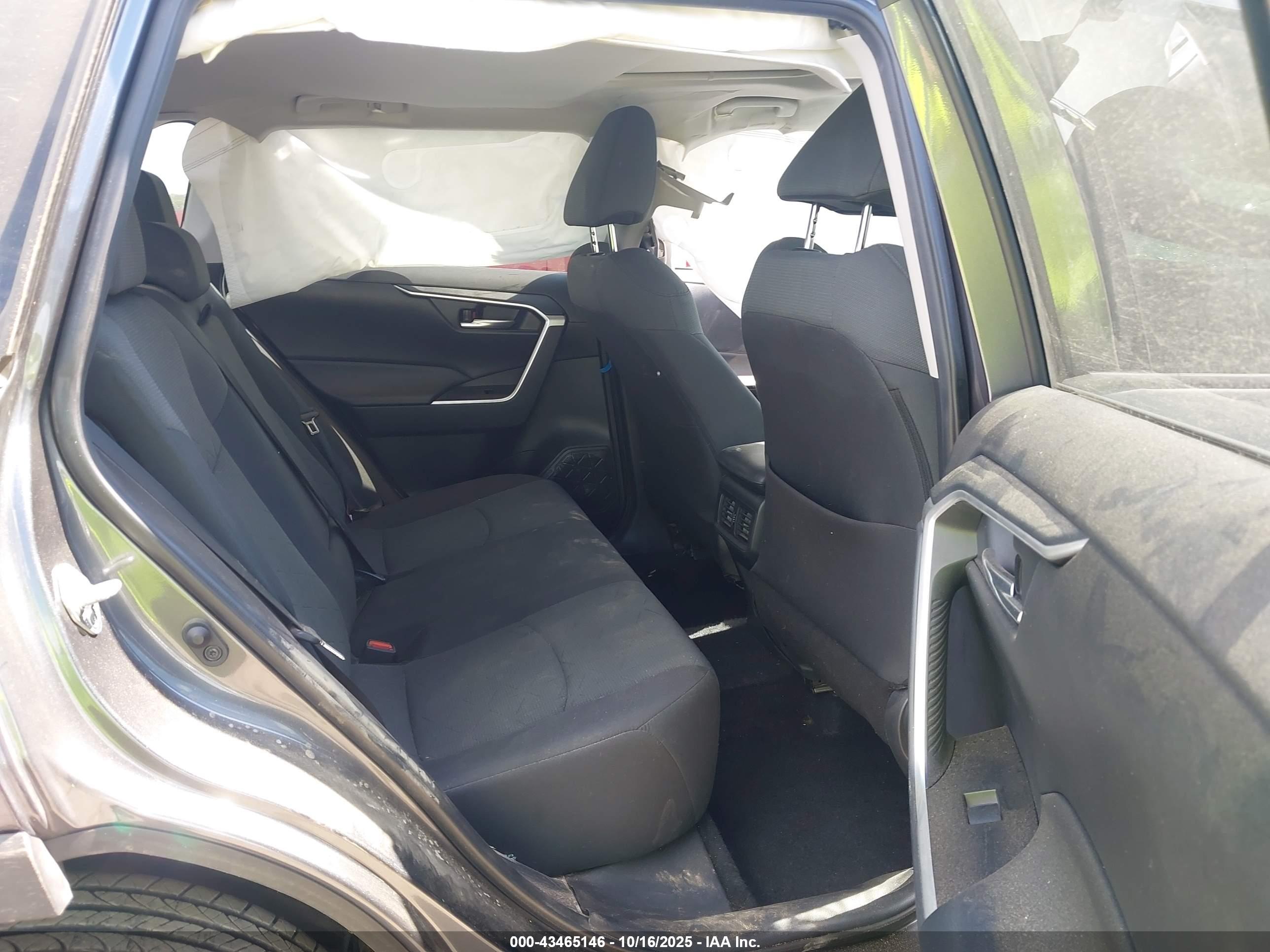 TOYOTA RAV4 image 8