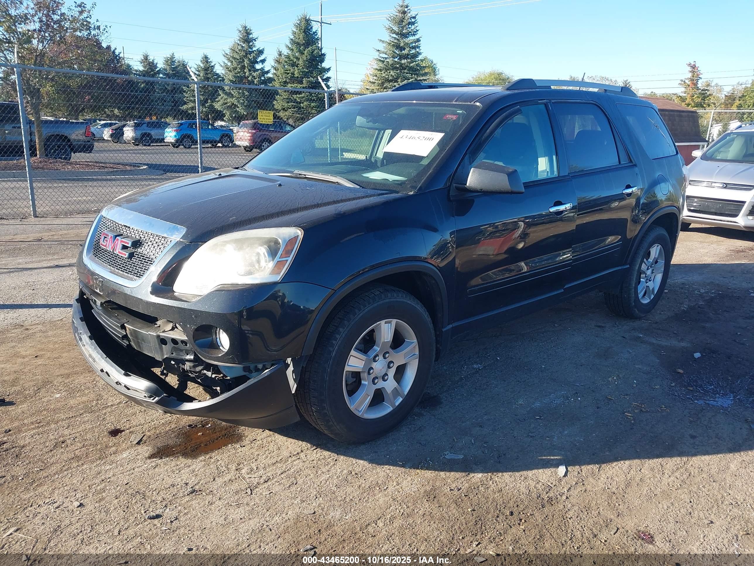 GMC ACADIA image 2