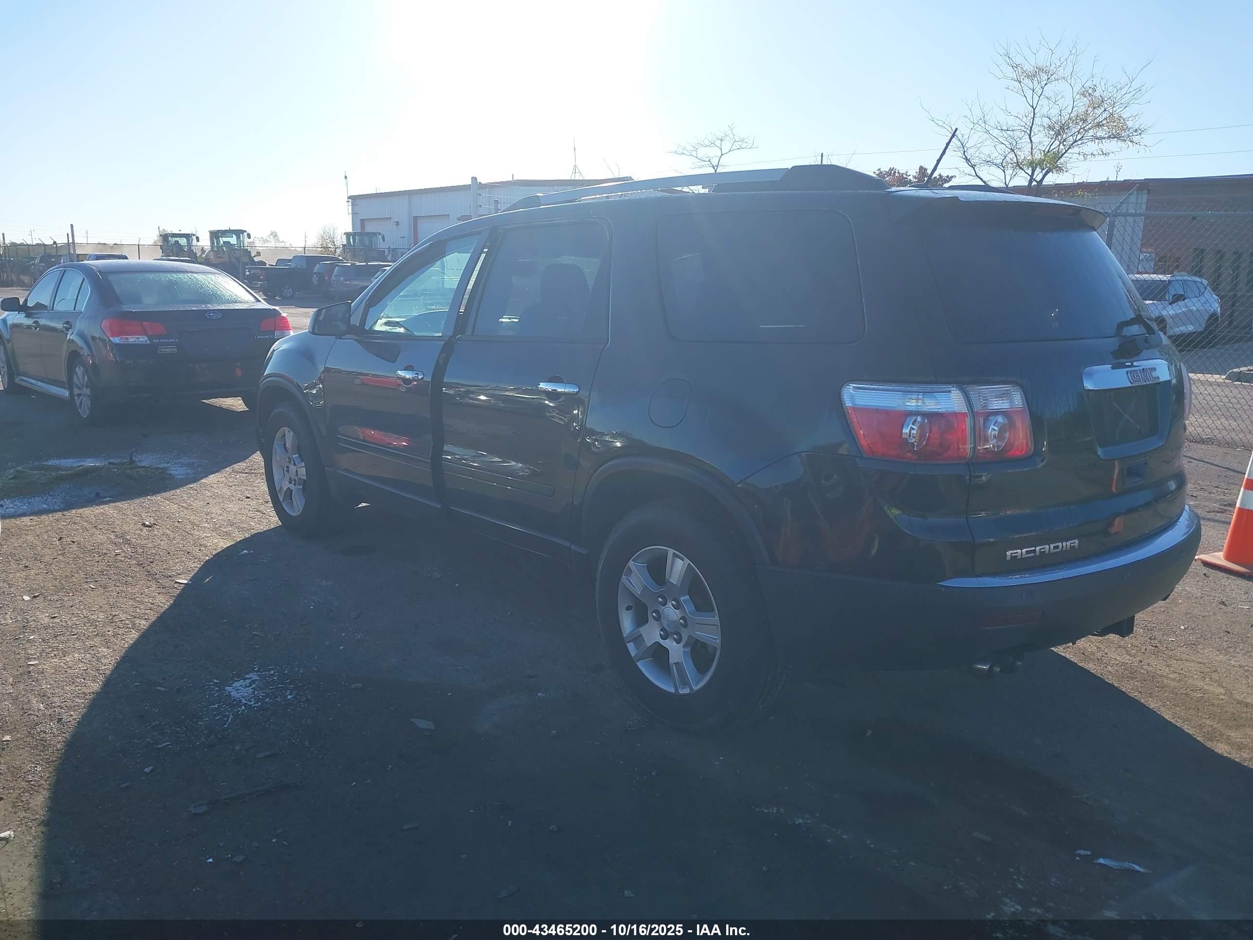 GMC ACADIA image 3