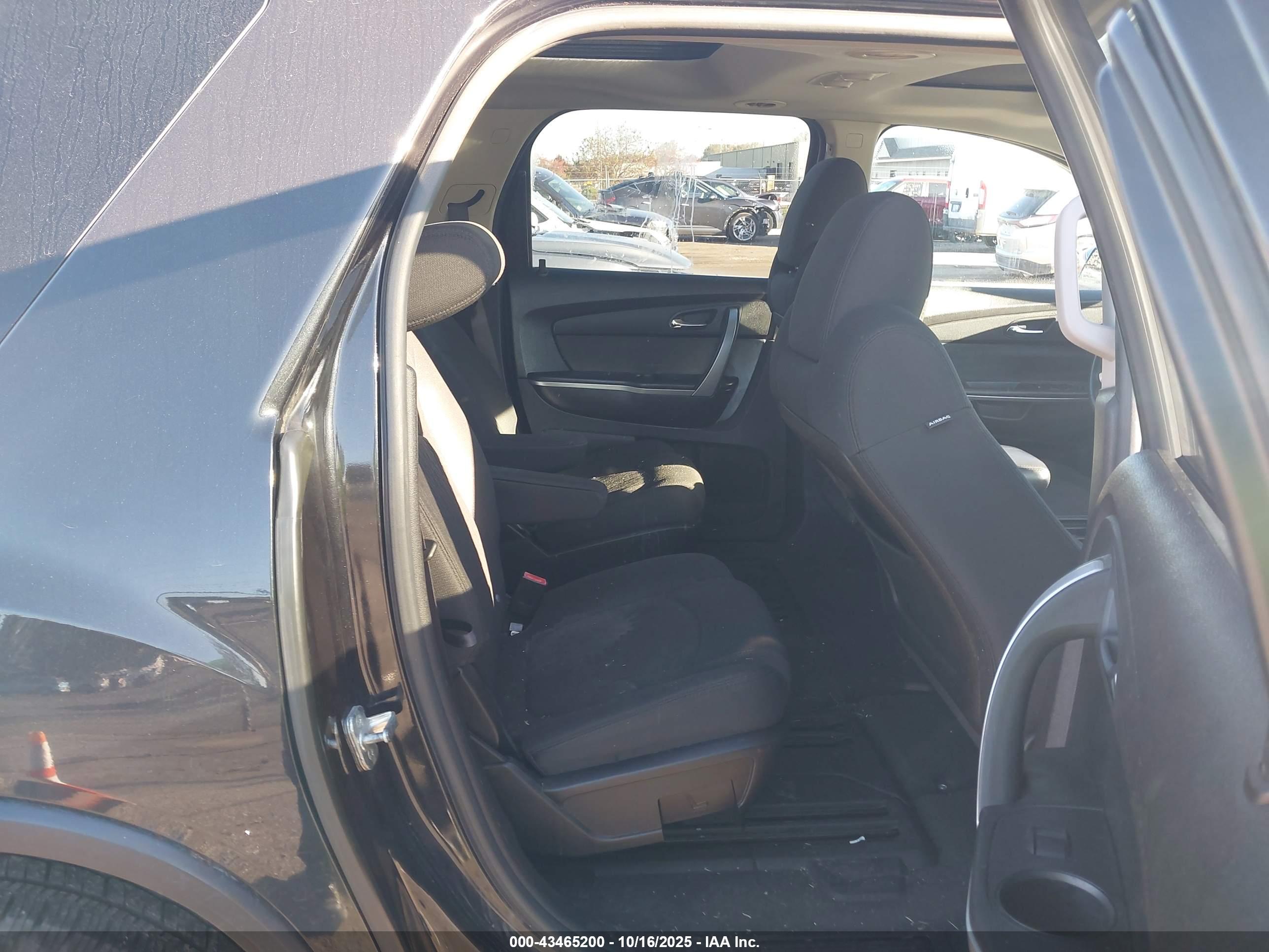 GMC ACADIA image 8