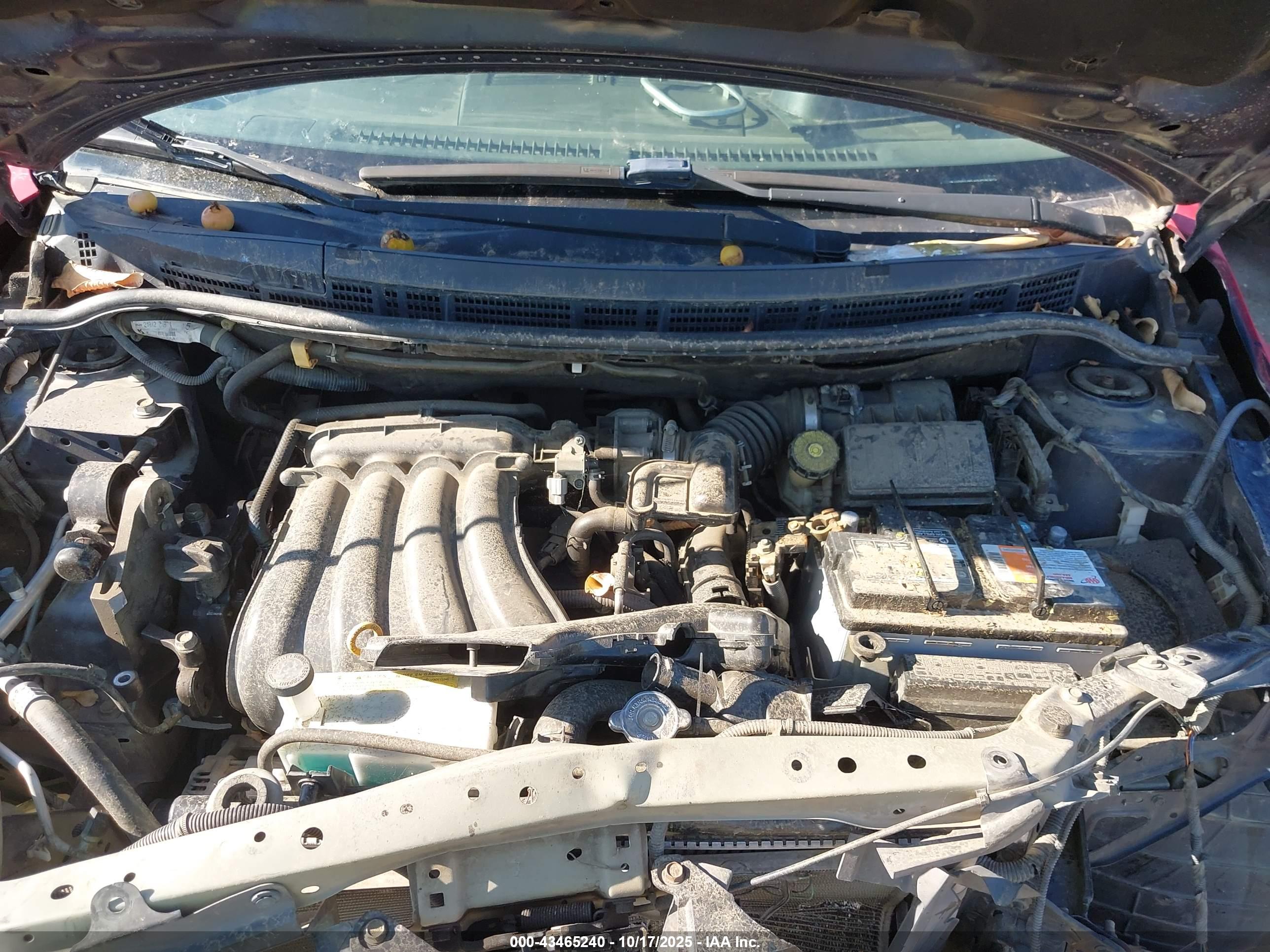 NISSAN VERSA image 10