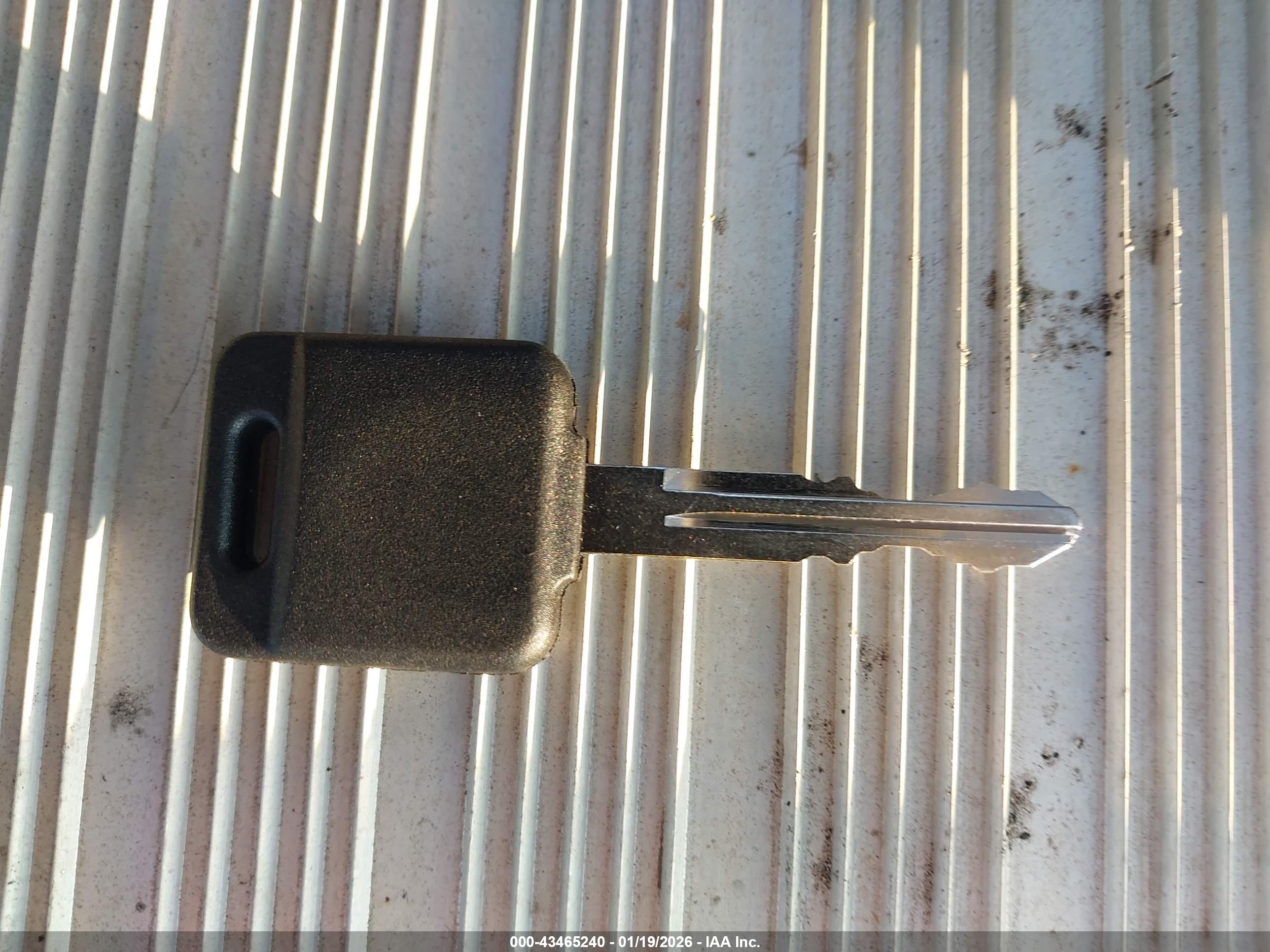 NISSAN VERSA image 11