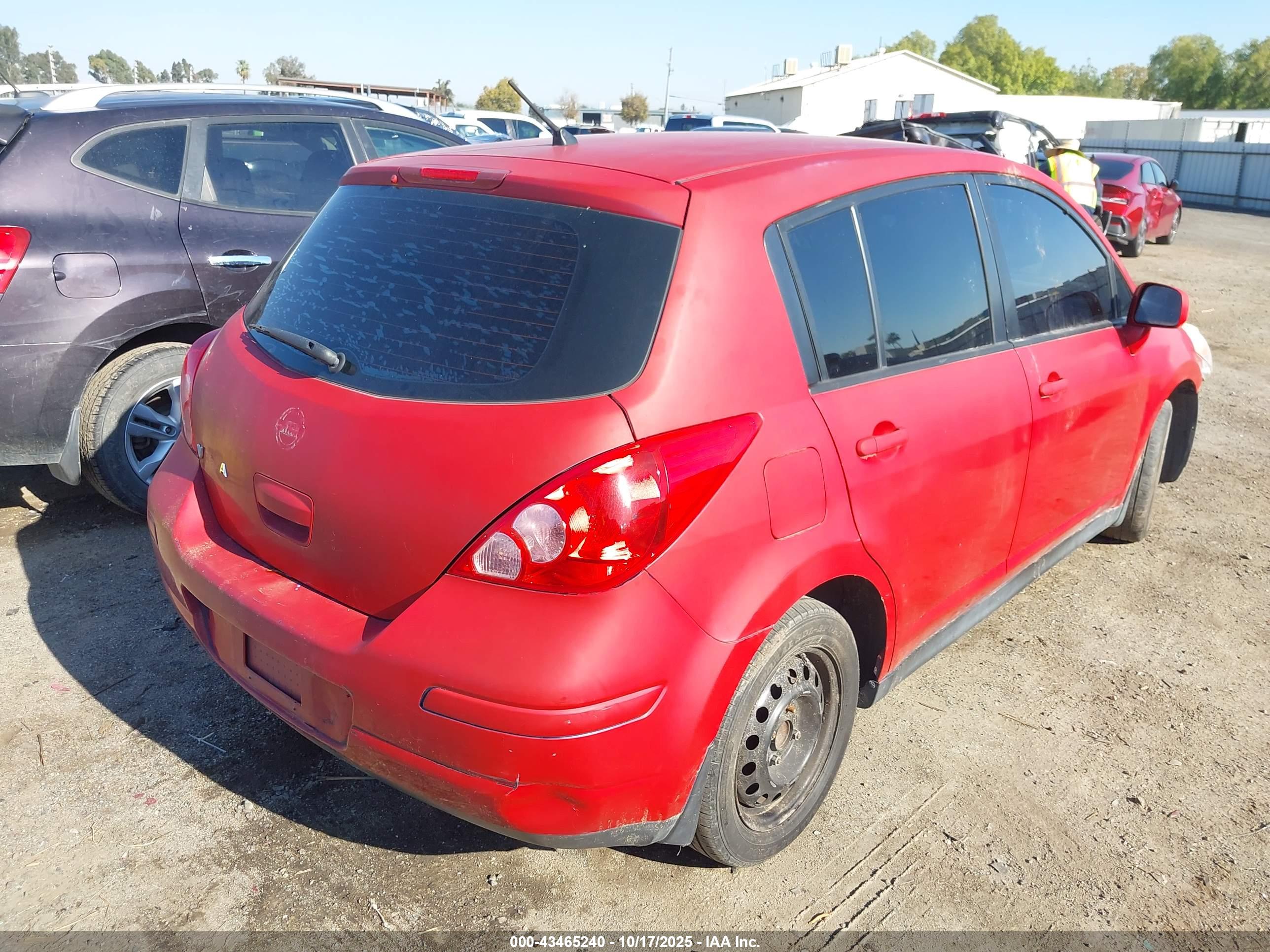 NISSAN VERSA image 4