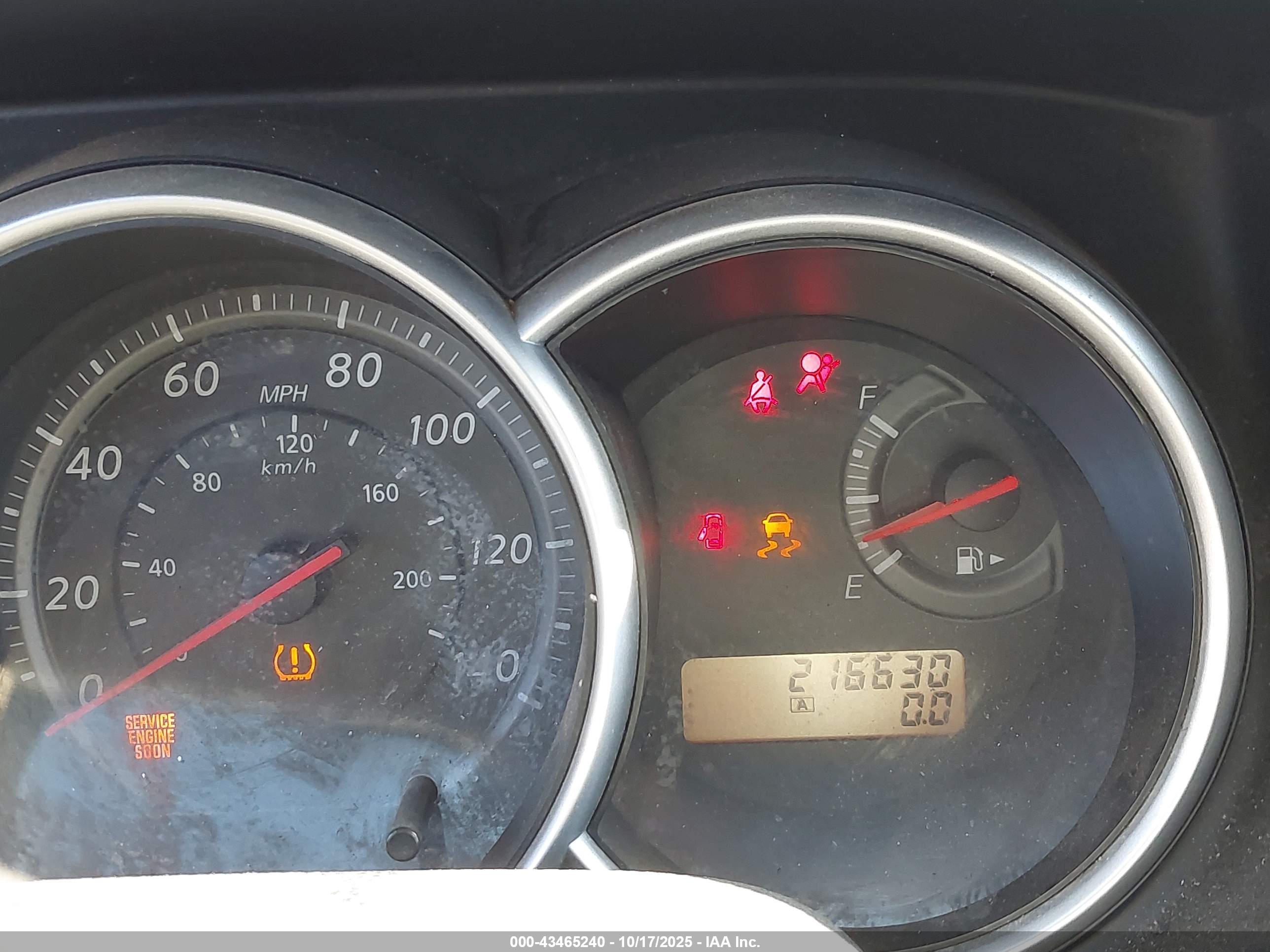 NISSAN VERSA image 7