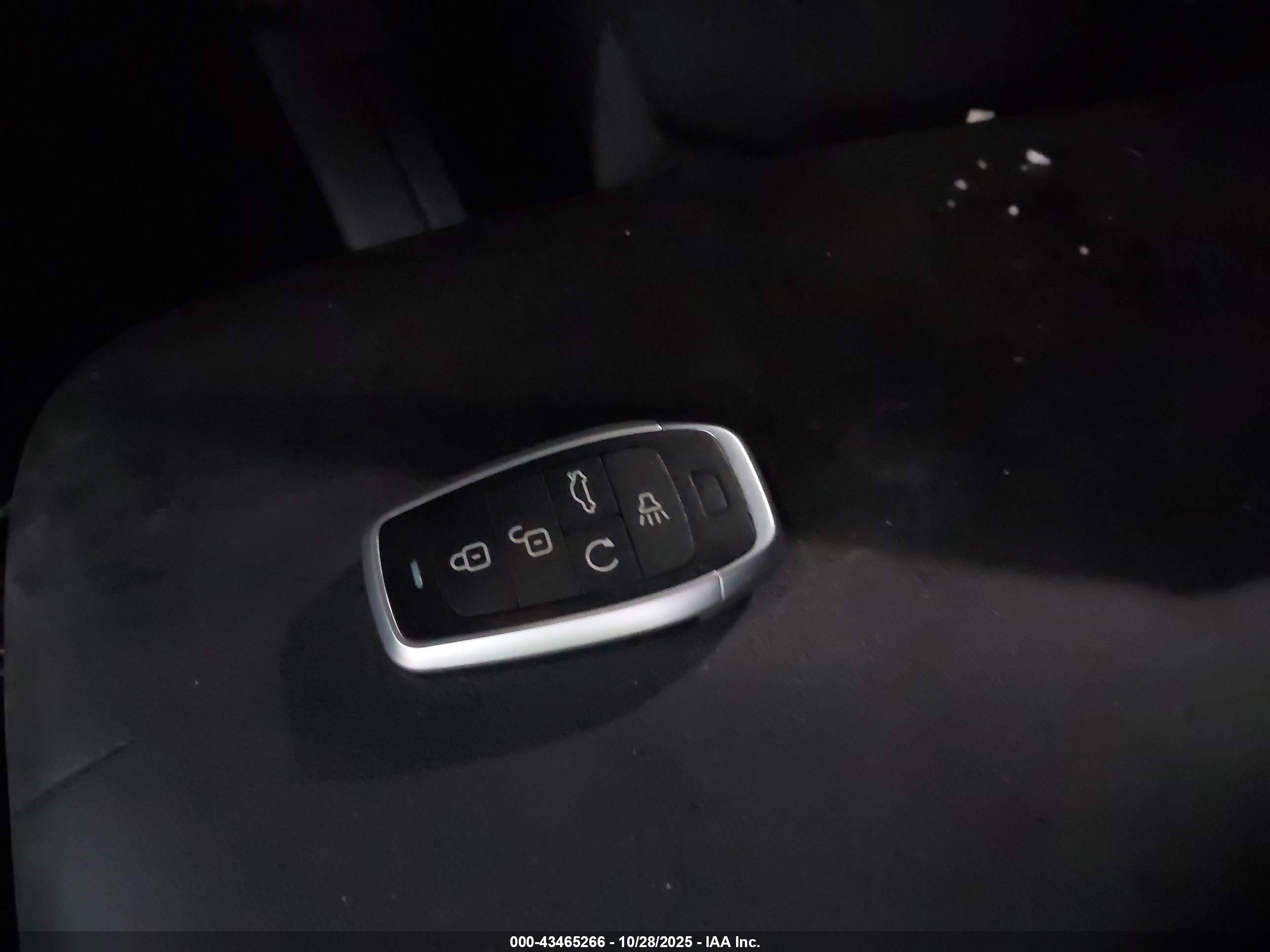 CHEVROLET EQUINOX image 11