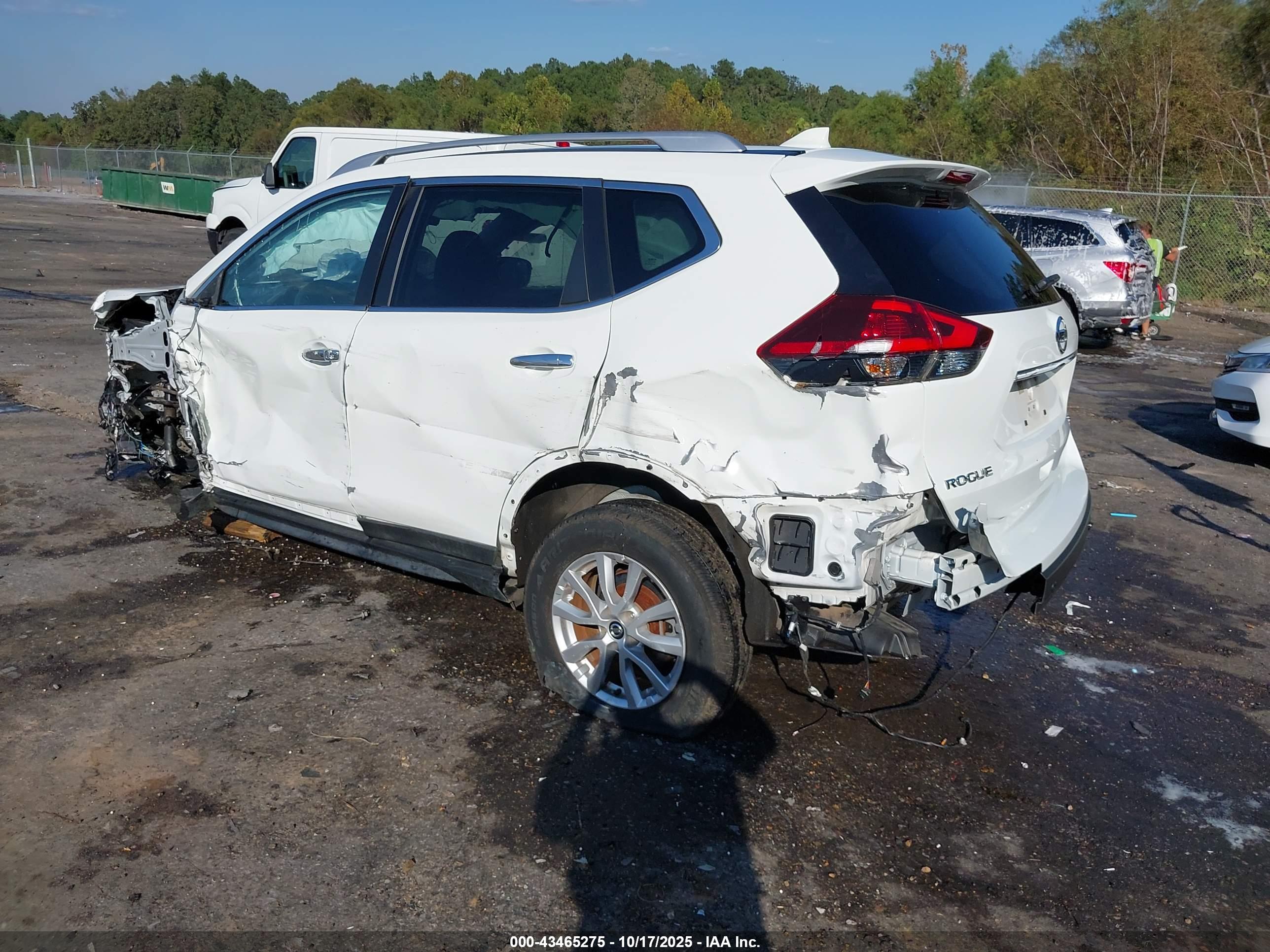 NISSAN ROGUE image 3