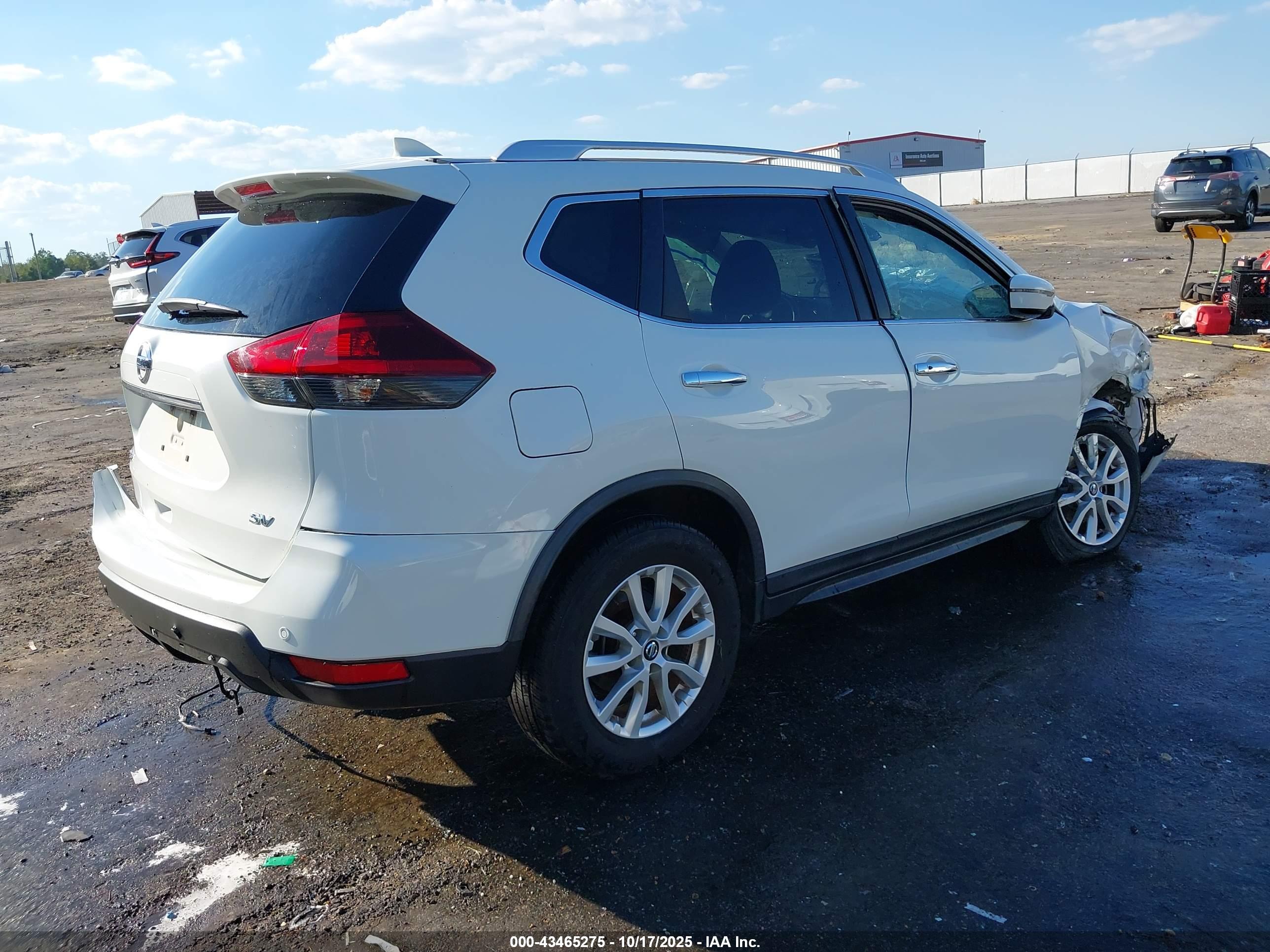 NISSAN ROGUE image 4