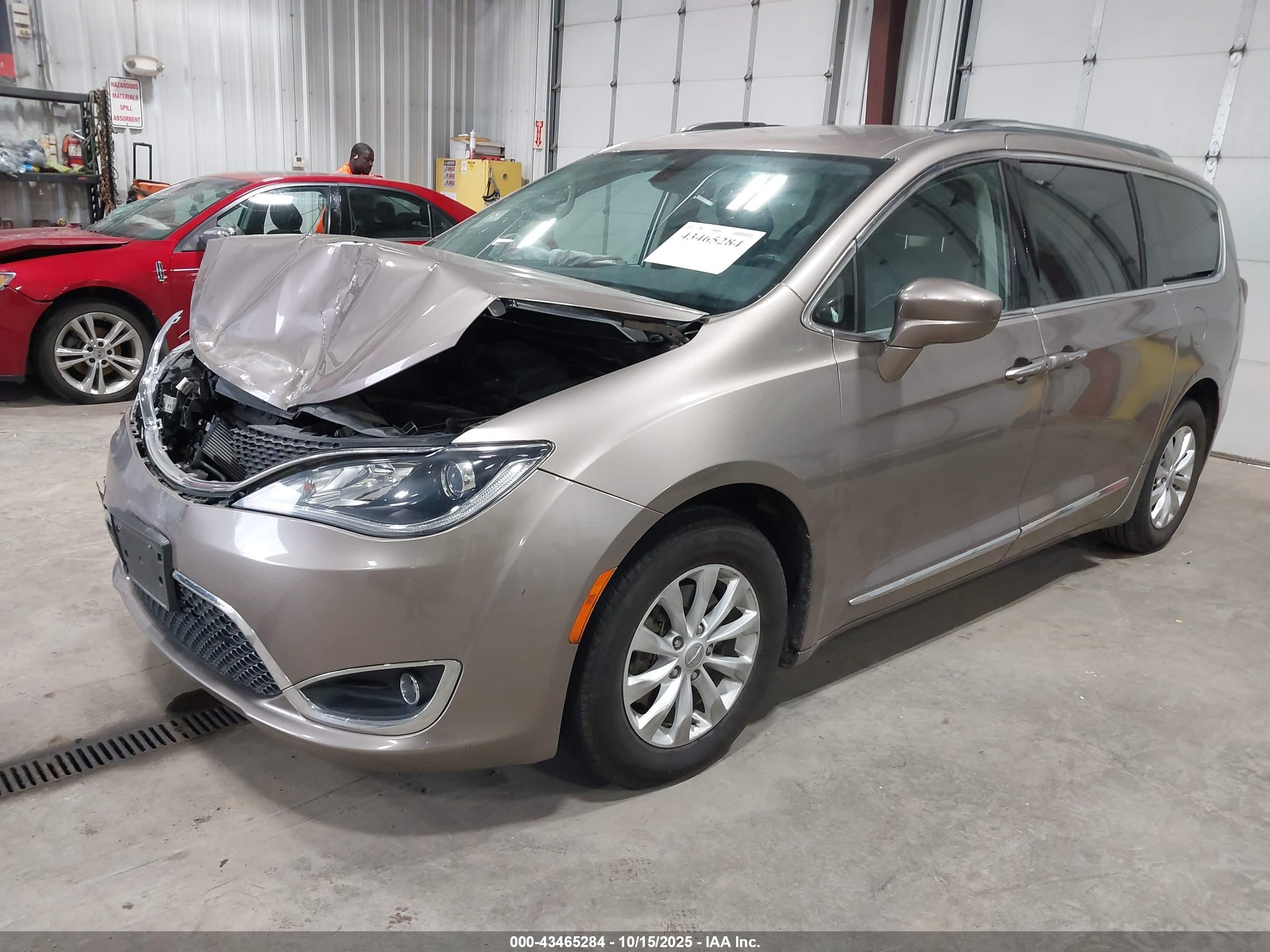 CHRYSLER PACIFICA image 2