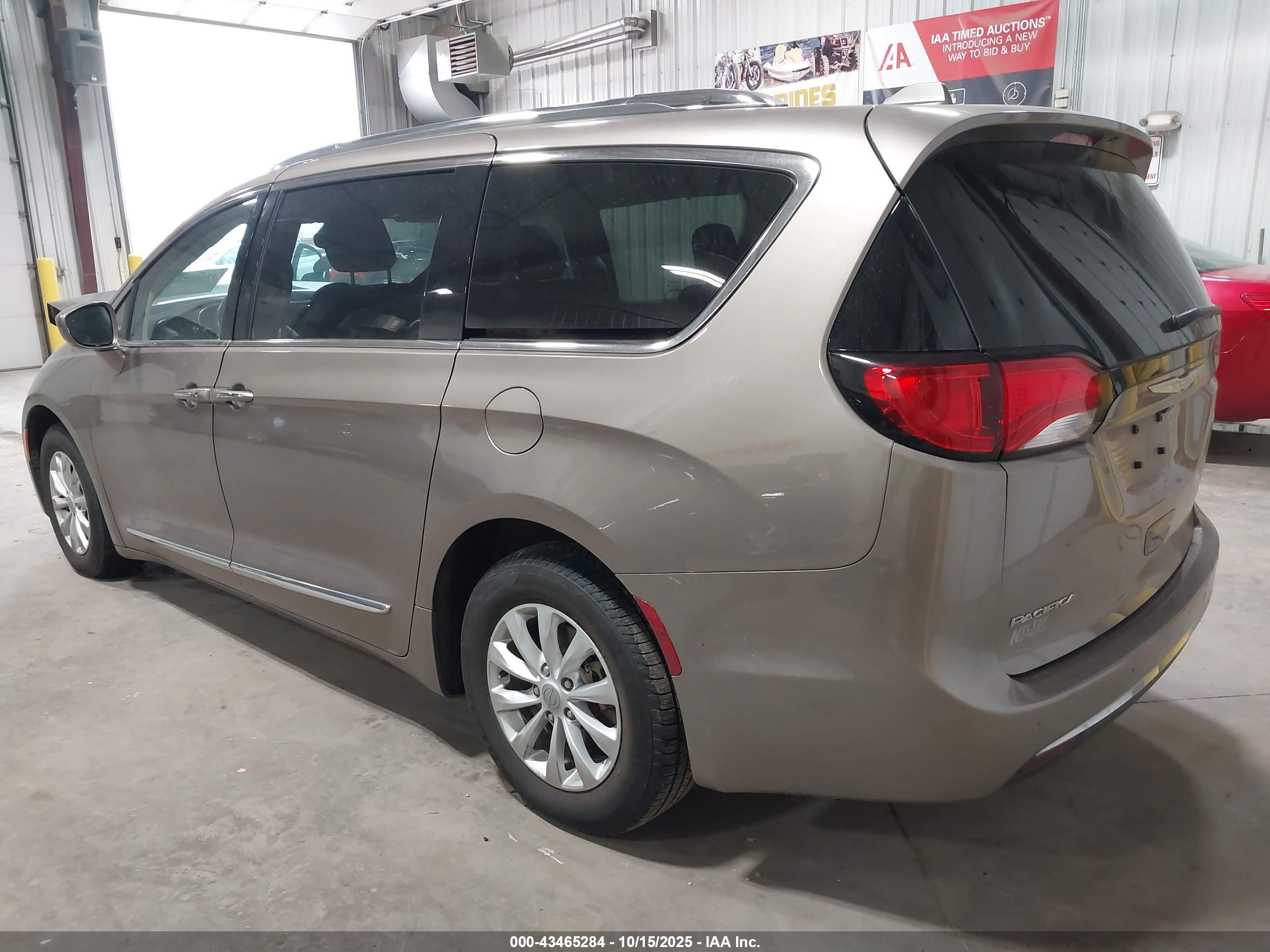 CHRYSLER PACIFICA image 3
