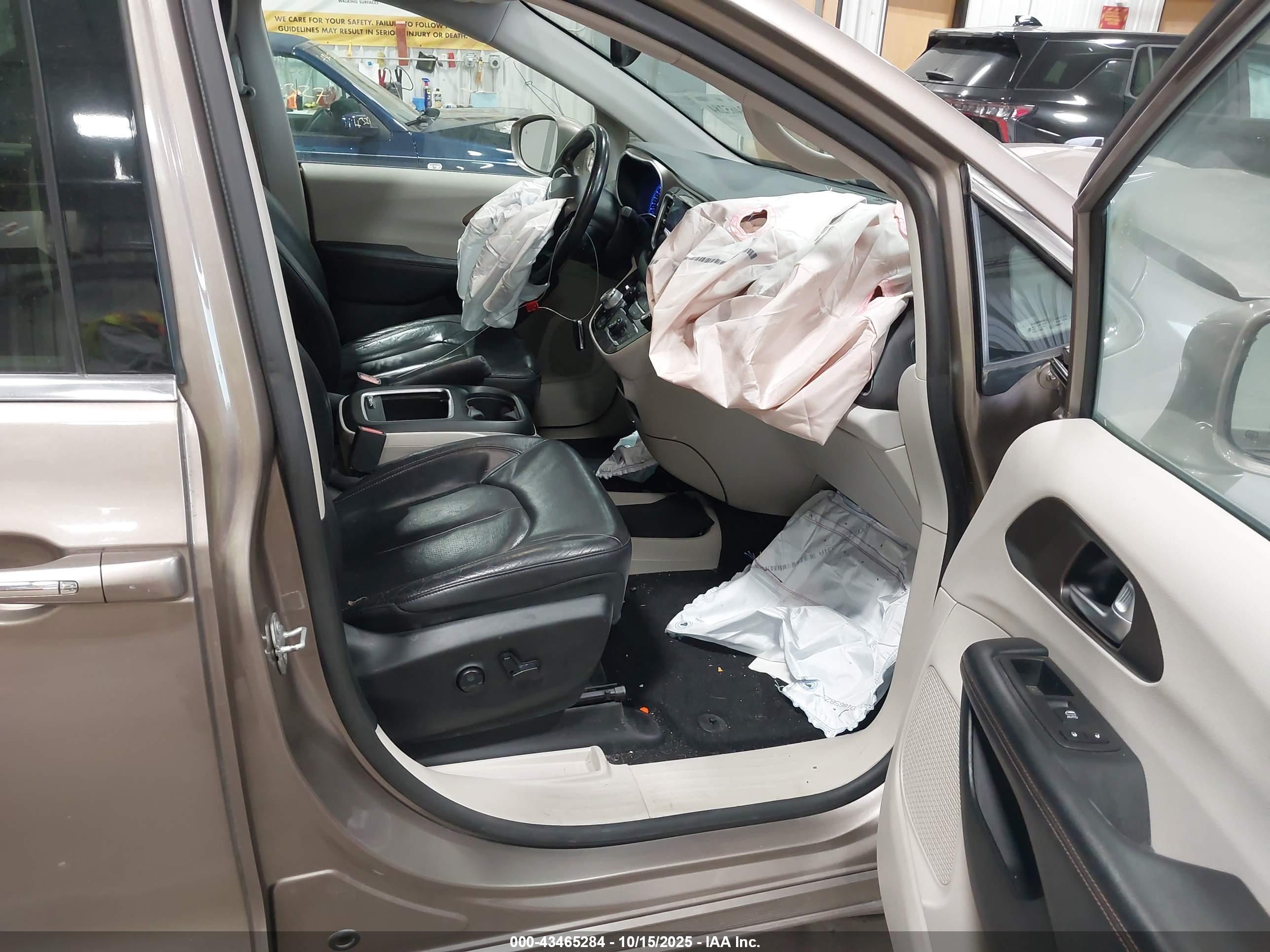 CHRYSLER PACIFICA image 5