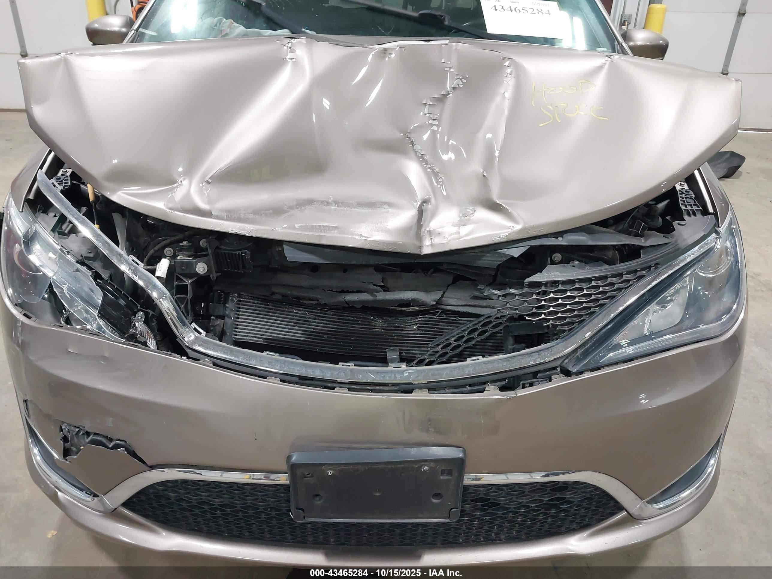 CHRYSLER PACIFICA image 6