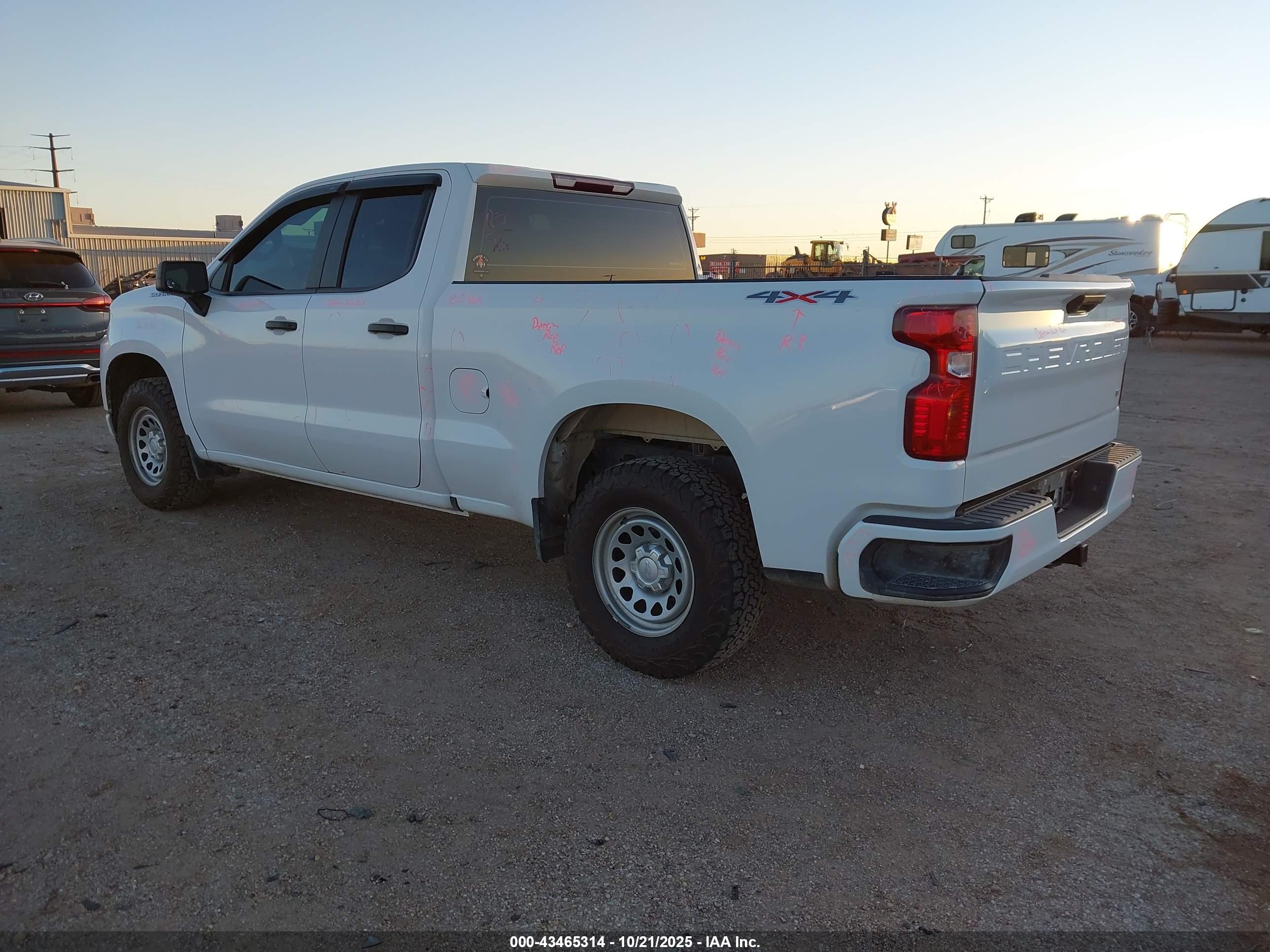 CHEVROLET SILVERADO image 3