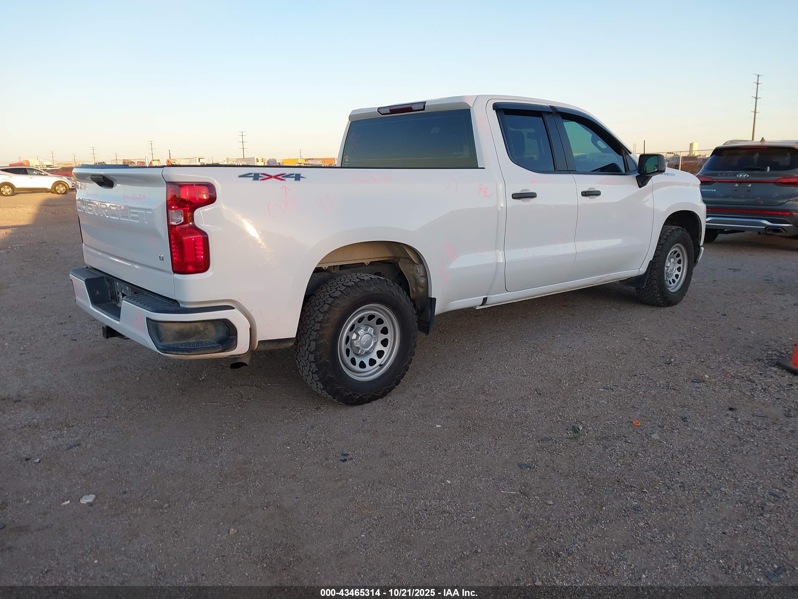 CHEVROLET SILVERADO image 4