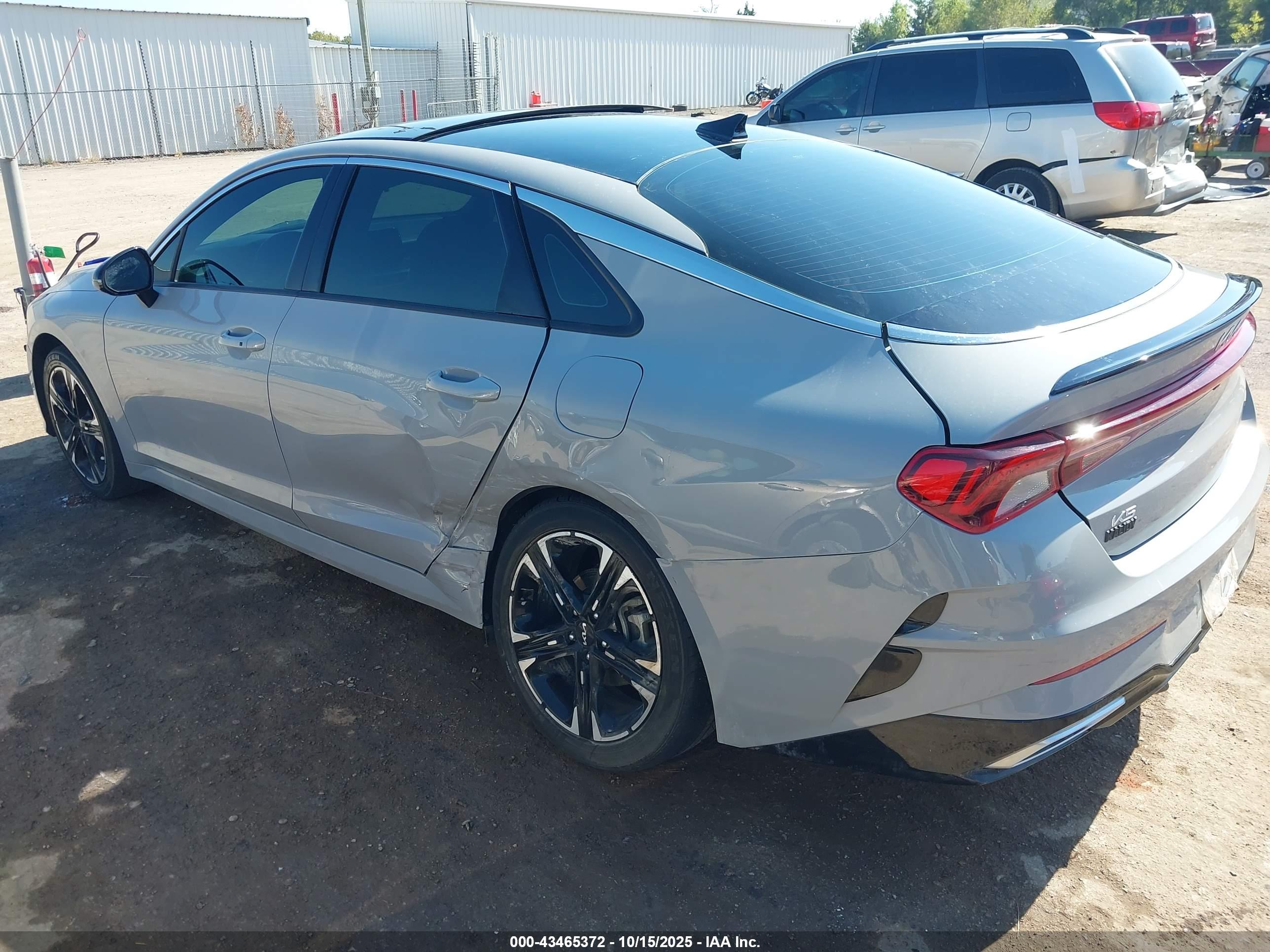 KIA K5 image 3