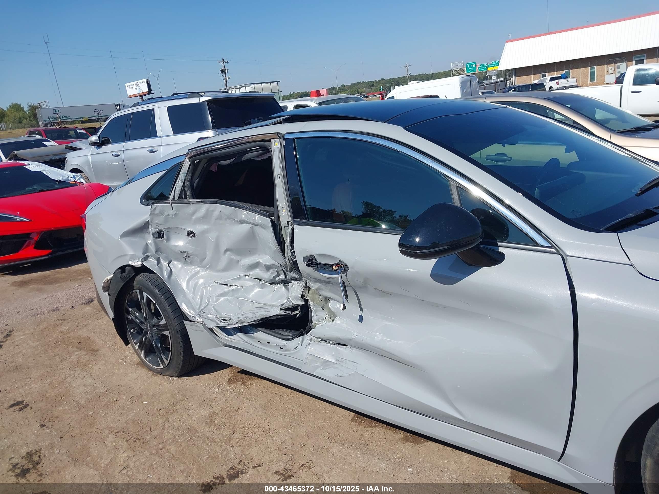 KIA K5 image 6
