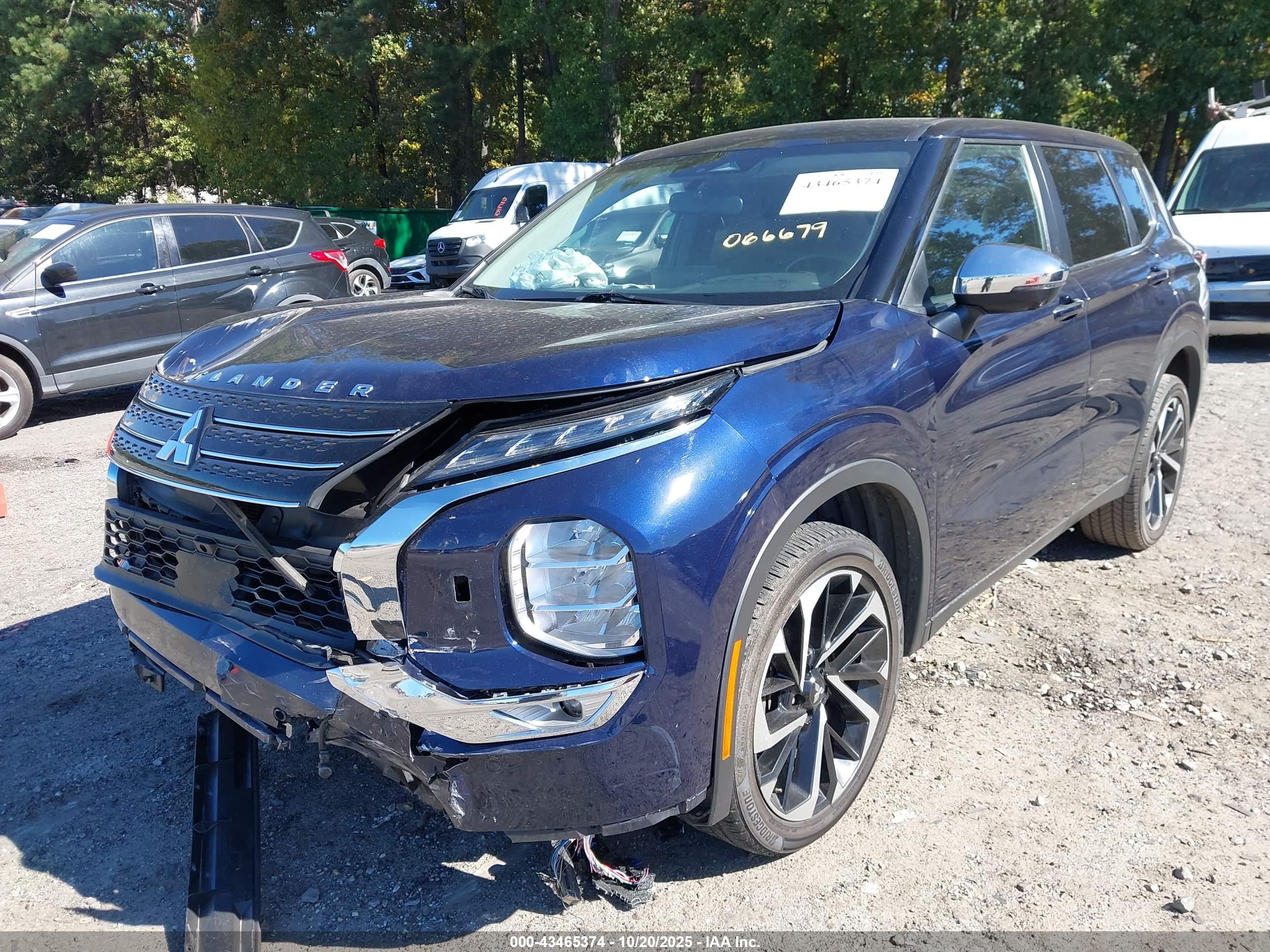 MITSUBISHI OUTLANDER image 2