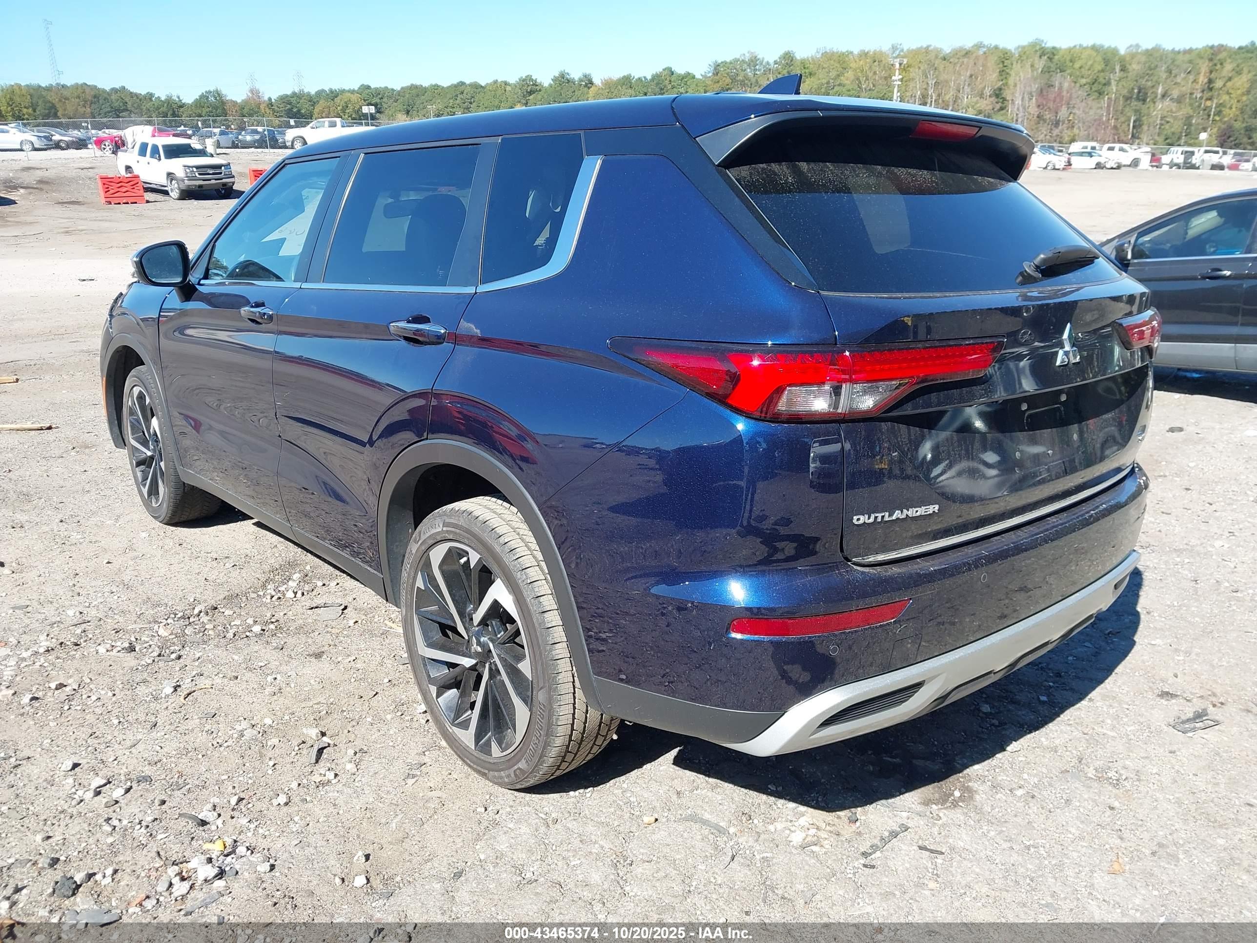 MITSUBISHI OUTLANDER image 3
