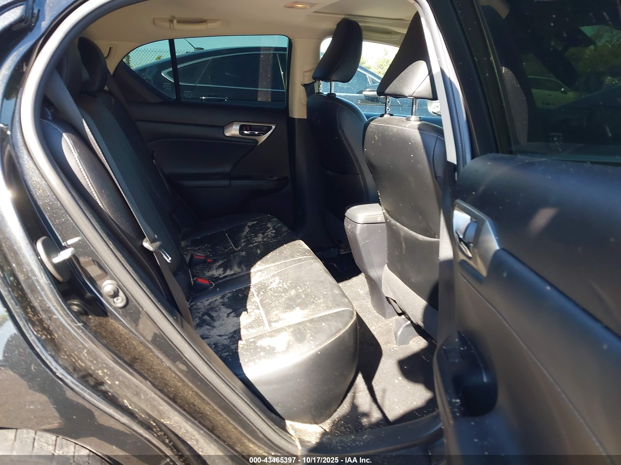 LEXUS CT image 8
