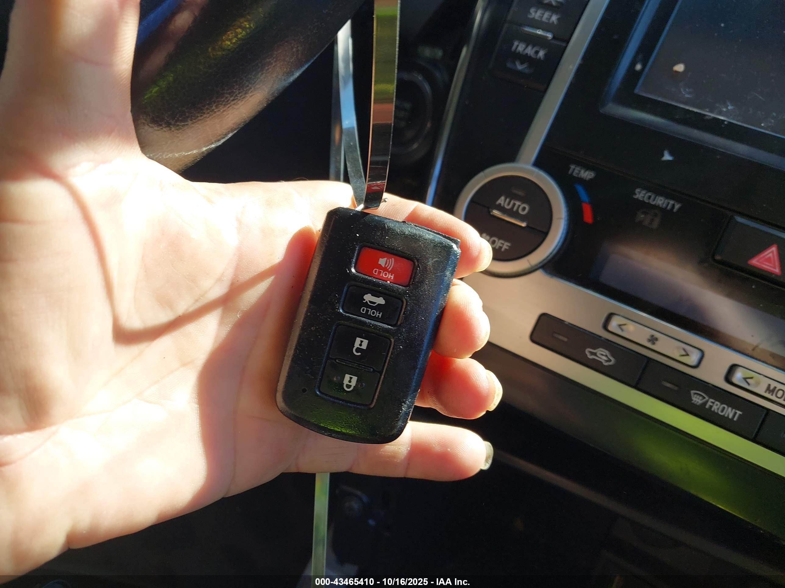 TOYOTA CAMRY image 11