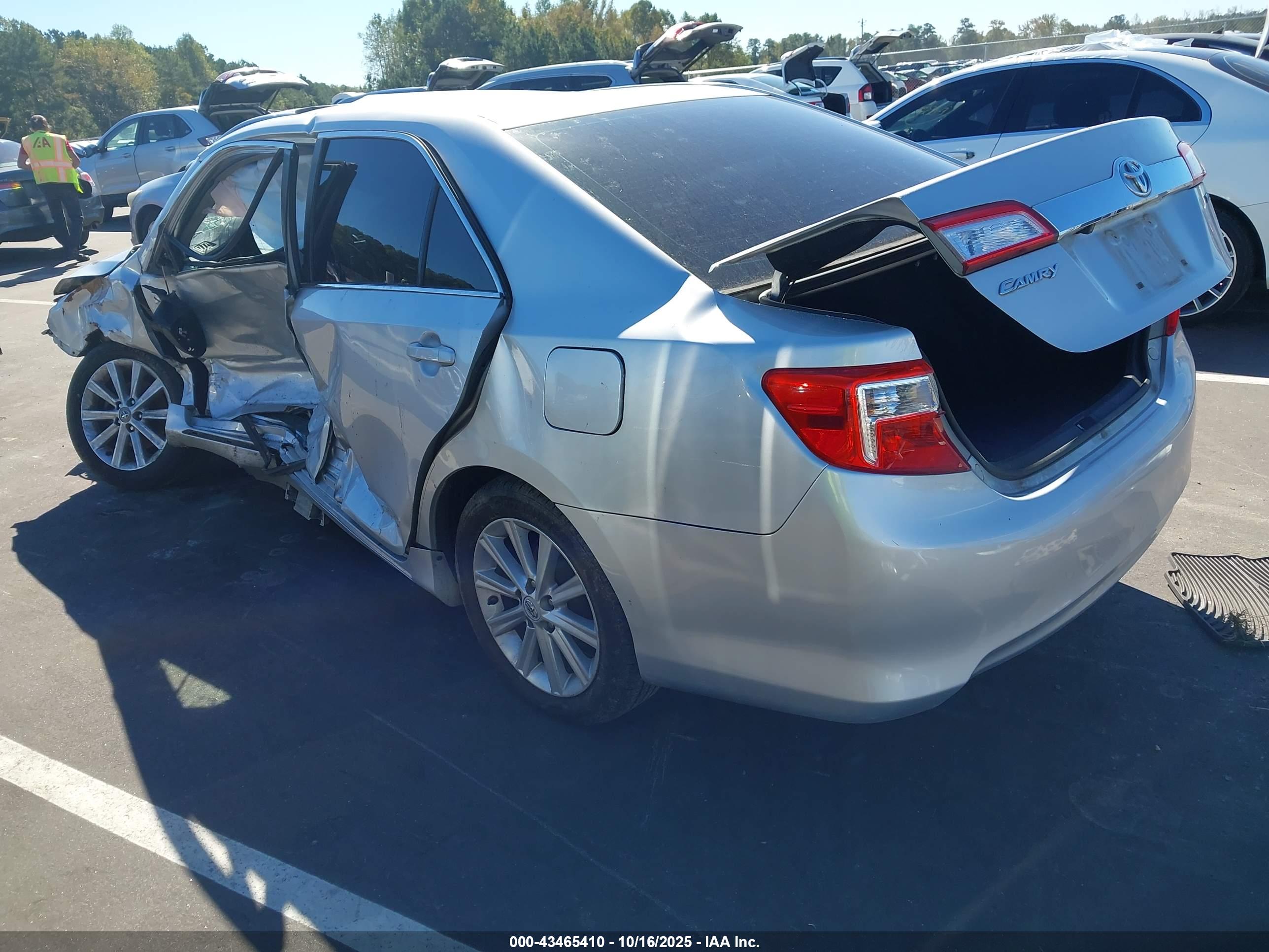 TOYOTA CAMRY image 3