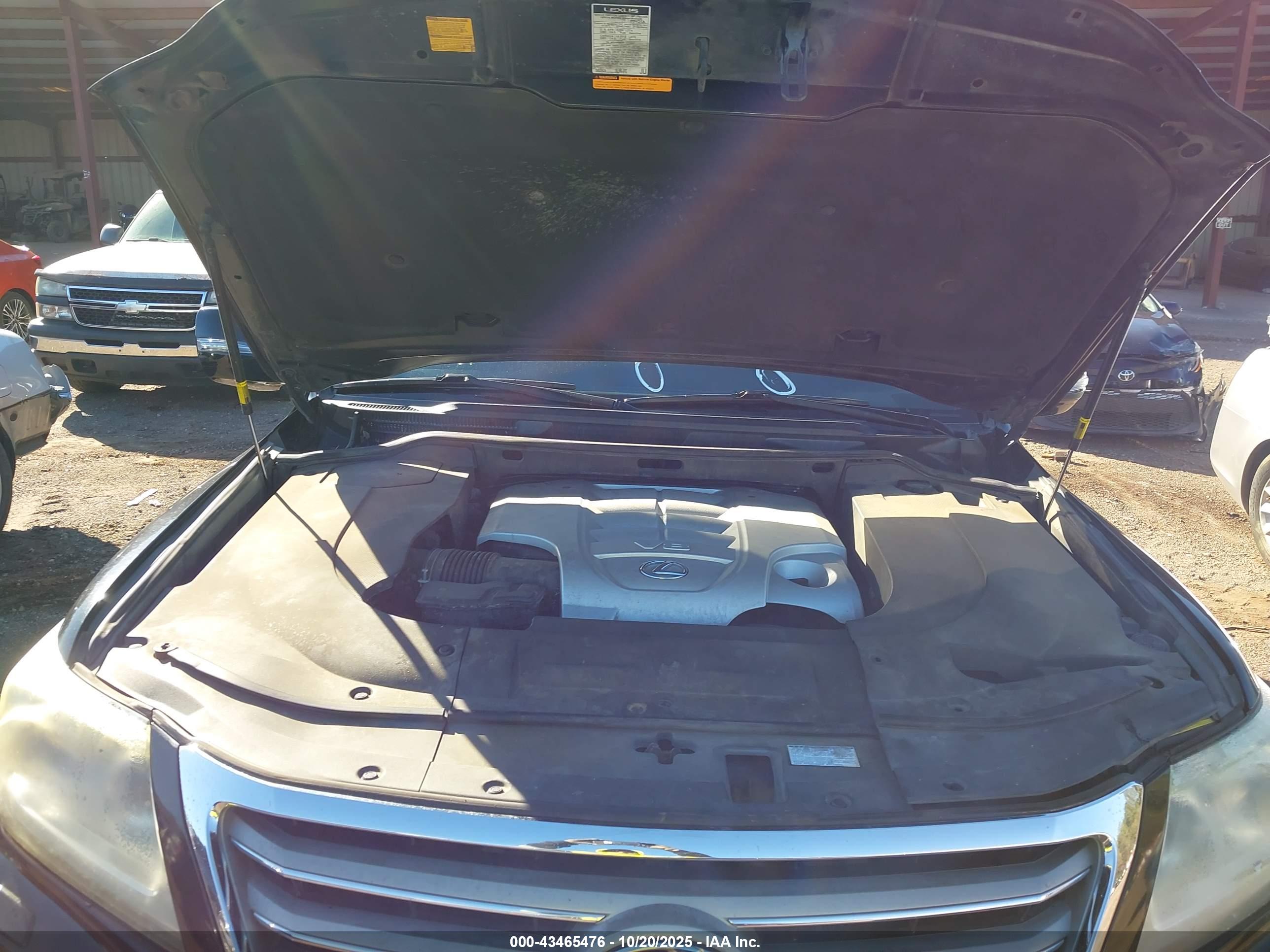 LEXUS LX image 10