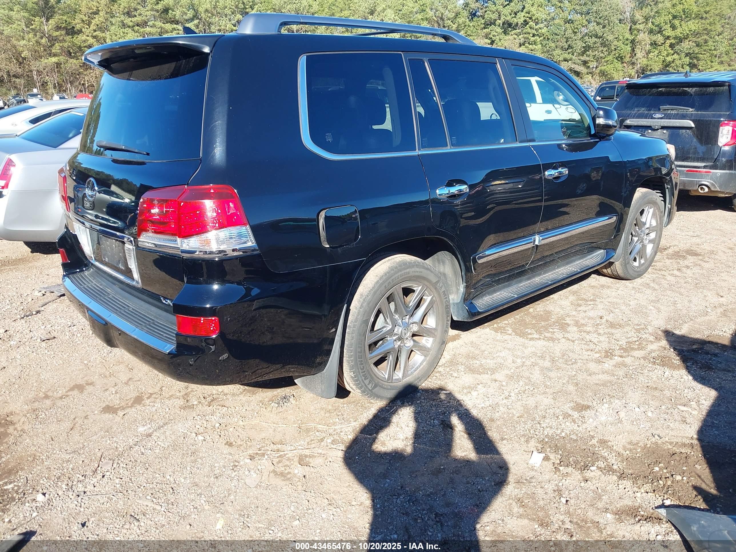 LEXUS LX image 4