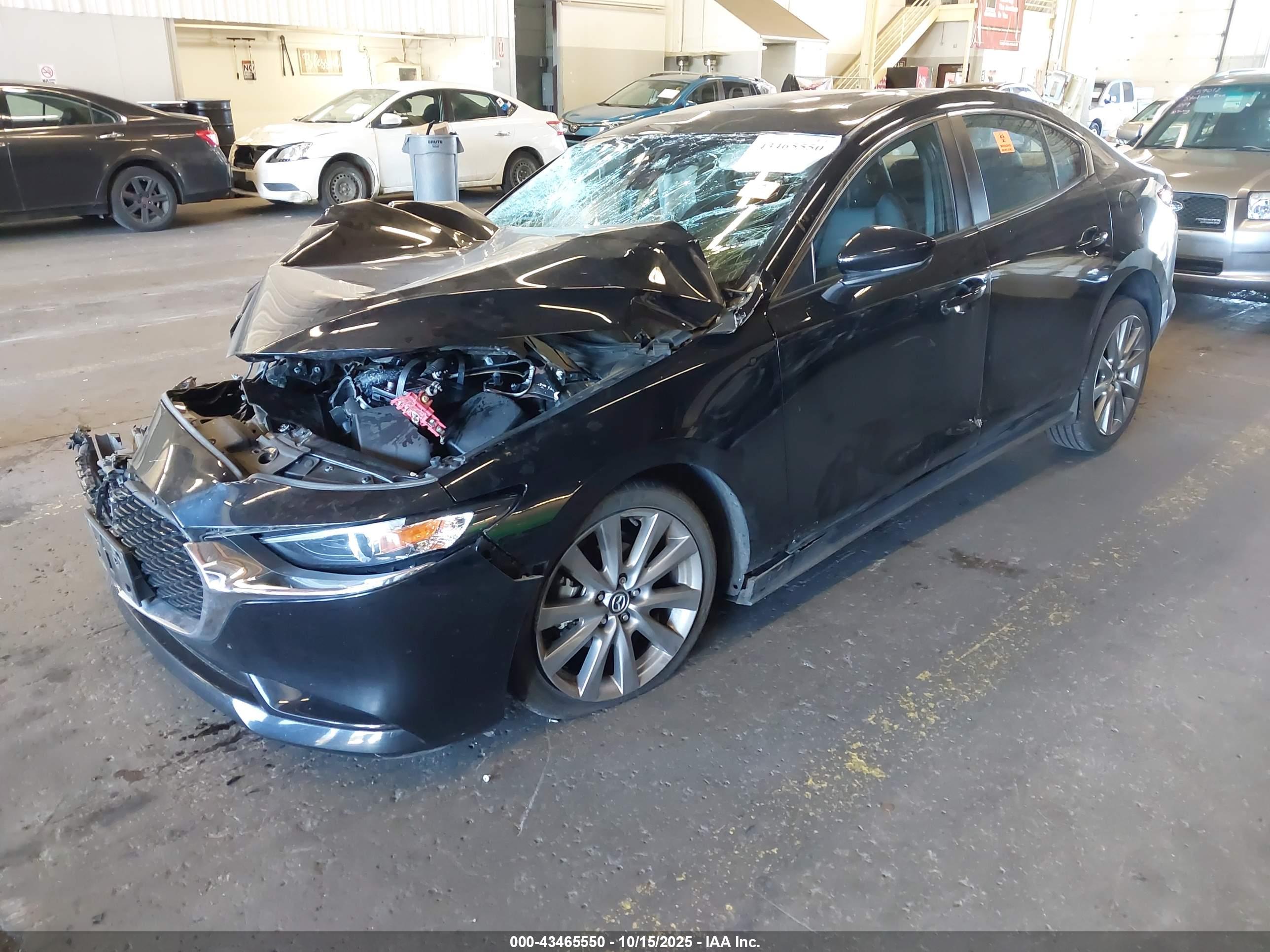 MAZDA MAZDA3 image 2