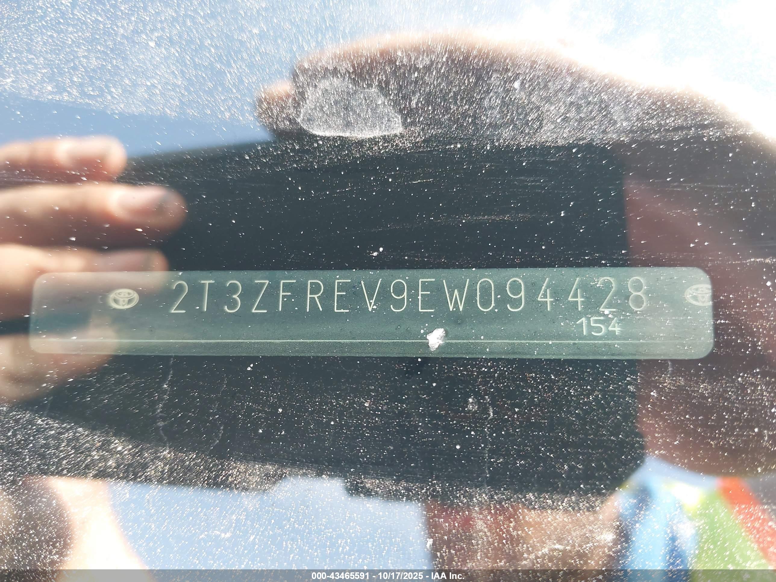 TOYOTA RAV4 image 9