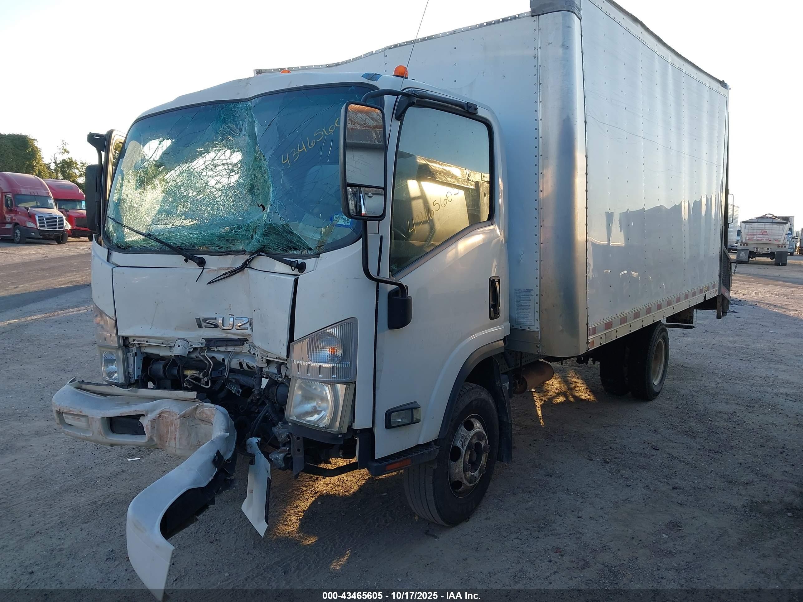 ISUZU NPR image 2