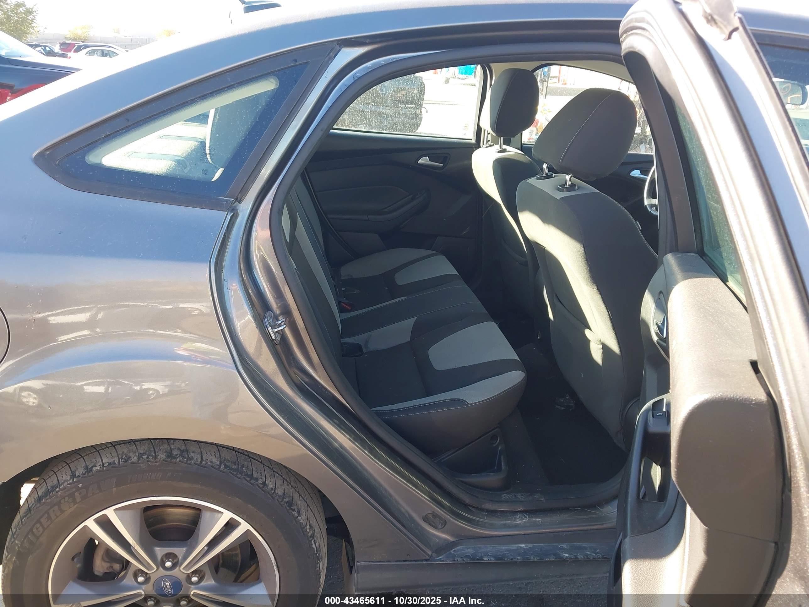 FORD FOCUS image 8
