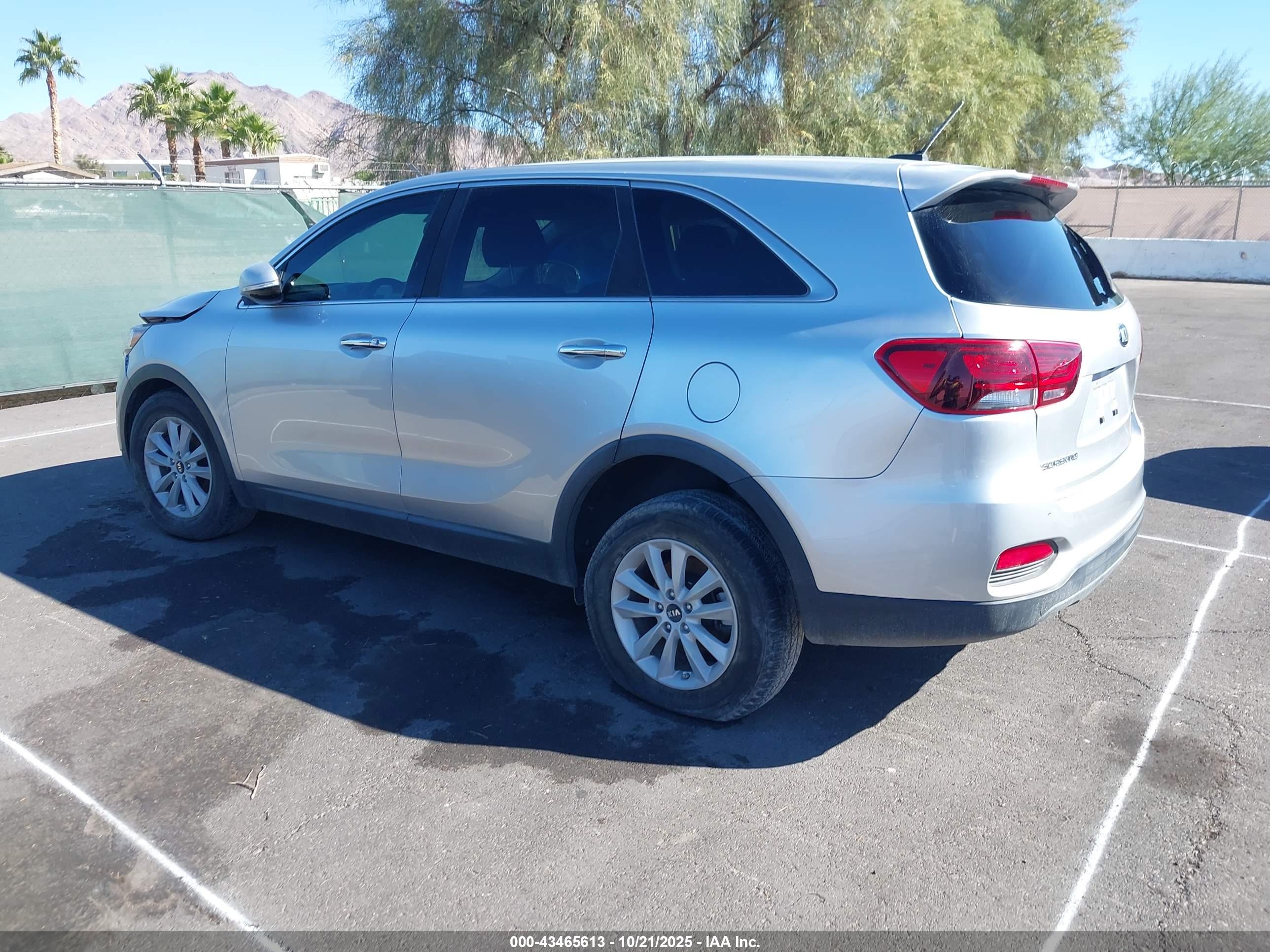 KIA SORENTO image 3