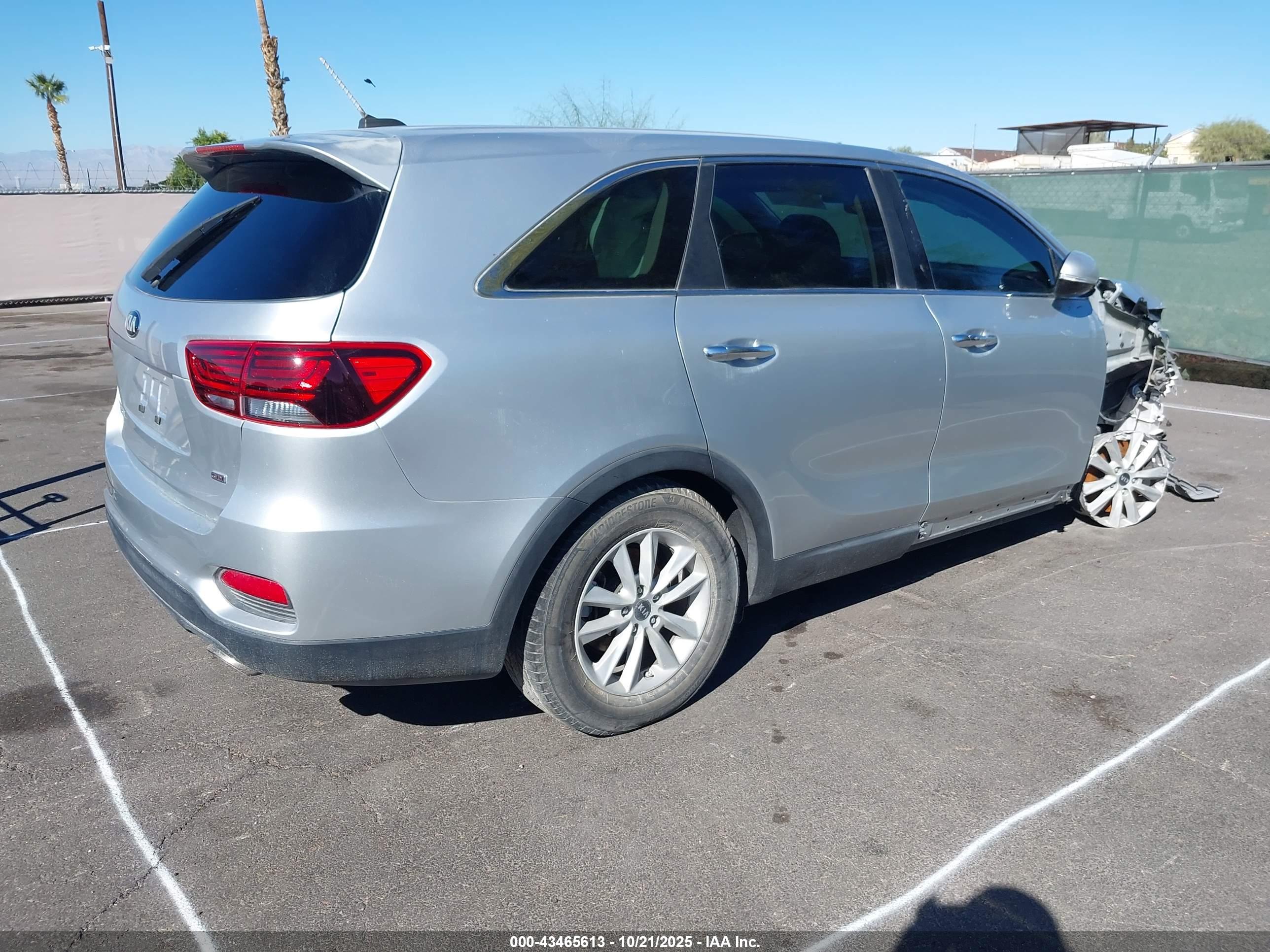KIA SORENTO image 4