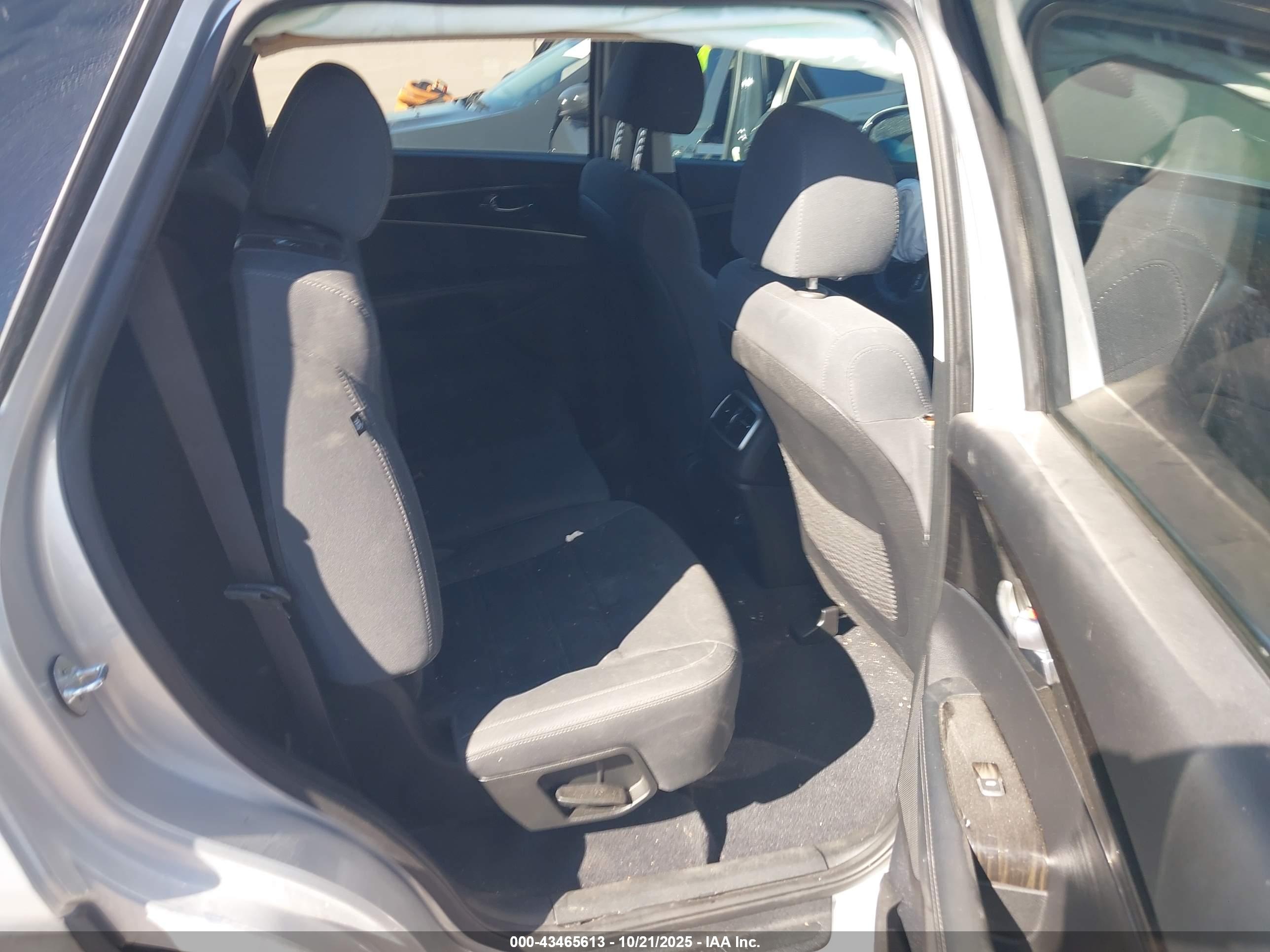KIA SORENTO image 8