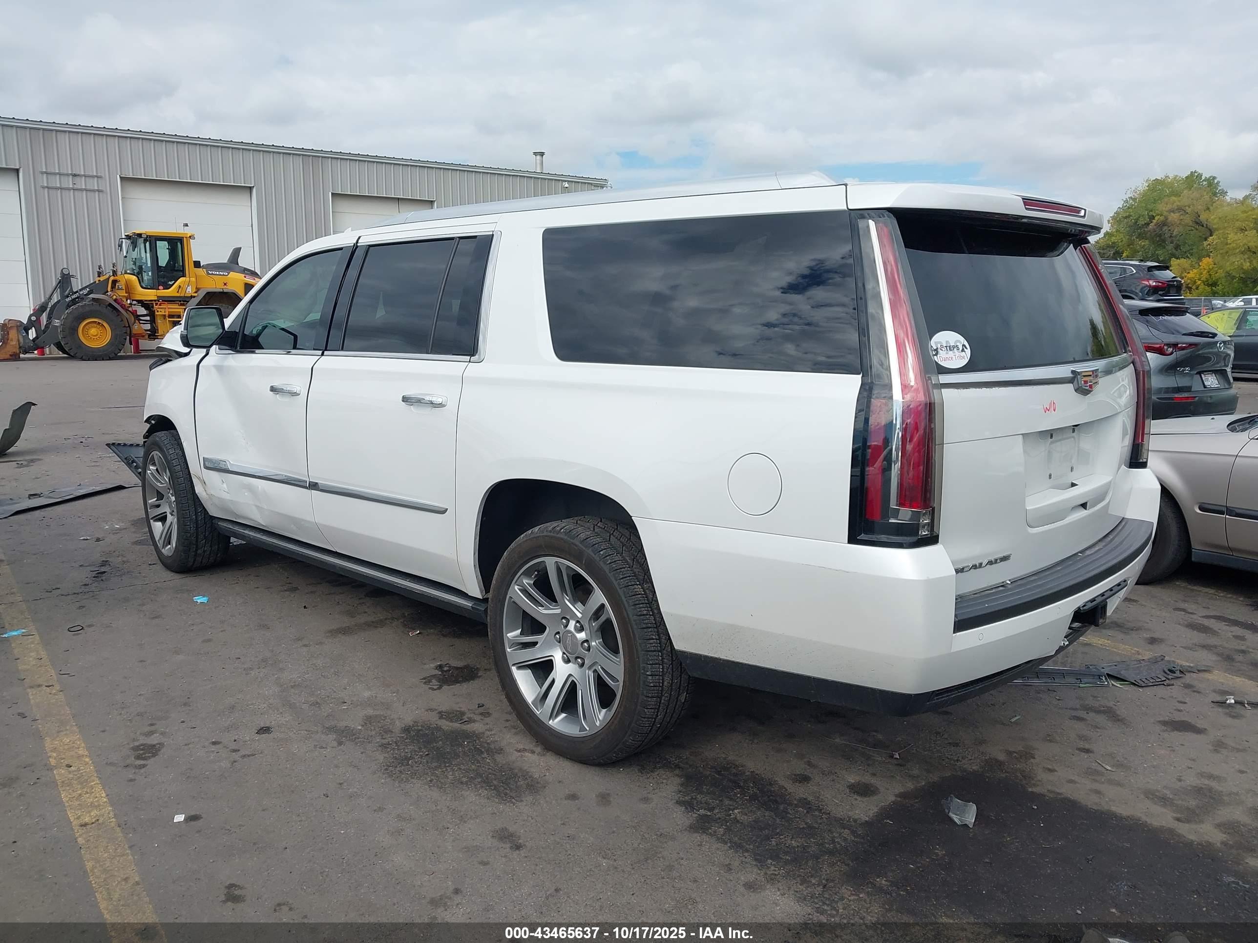CADILLAC ESCALADE image 3